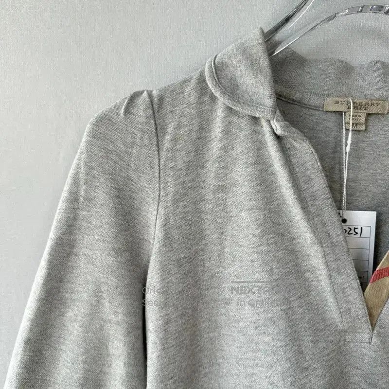 Burberry Burberry Gray Cotton Summer V-Neck T-Shirt. Size M / US 6-8 / IT 42-44 - 3 Thumbnail