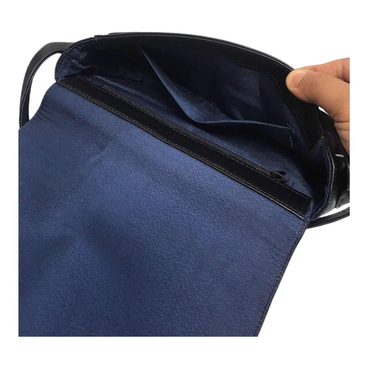 Issey Miyake × Japanese Brand × Vintage Issey Miyake Full Leather Sling Bag Size ONE SIZE - 9 Thumbnail
