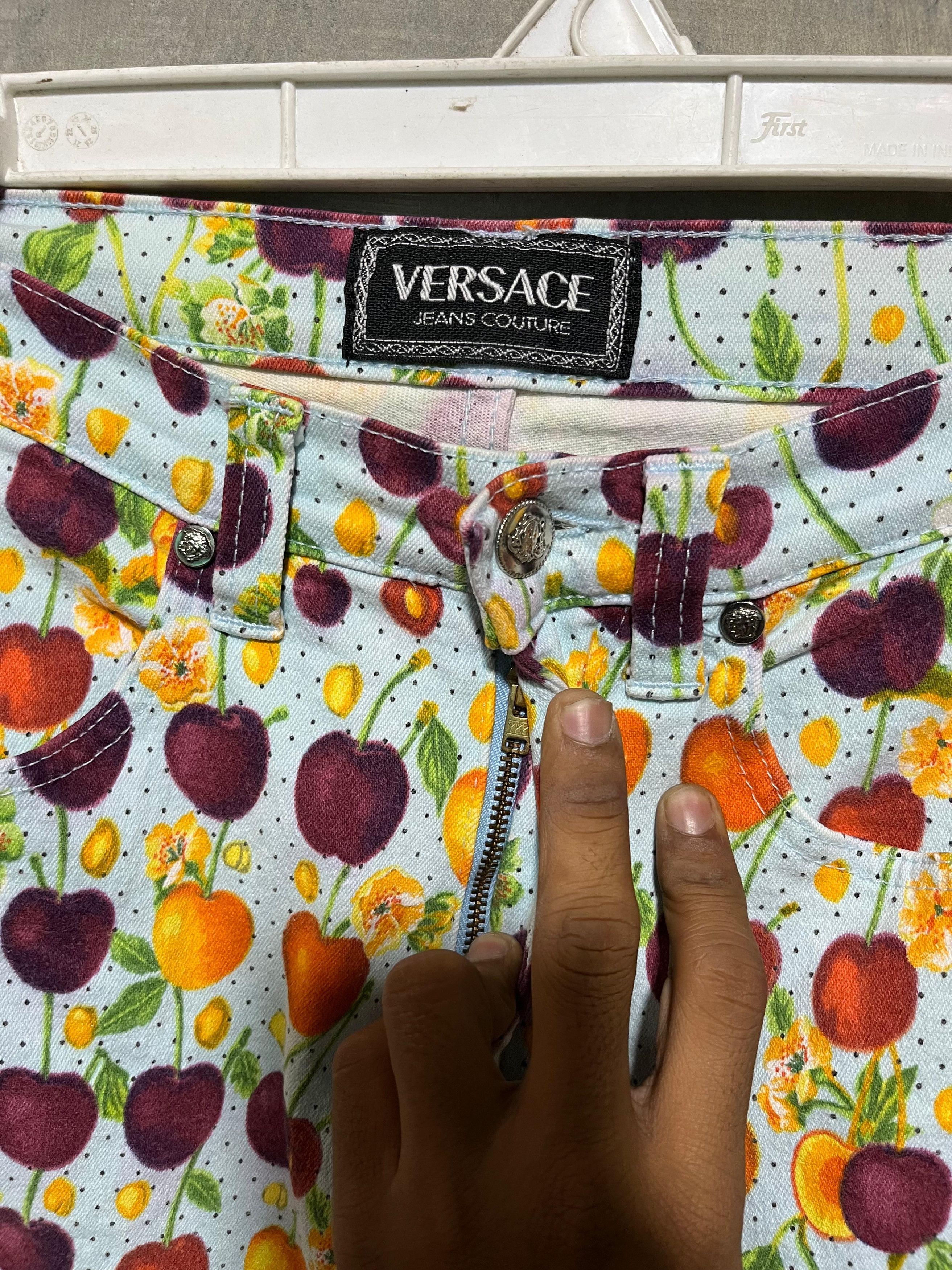 Versace × Versace Jeans Couture × Vintage Vintage Versace Cherry Print Pants Size 26" / US 2 / IT 38 - 6 Thumbnail