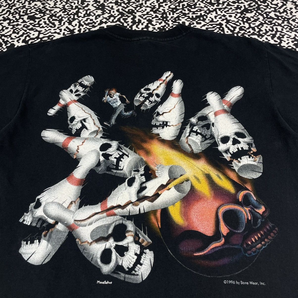 Japanese Brand Vintage 1996 Bone Man Skull Bones Logo Bowling Retro T-shirt Size US L / EU 52-54 / 3 - 5 Thumbnail