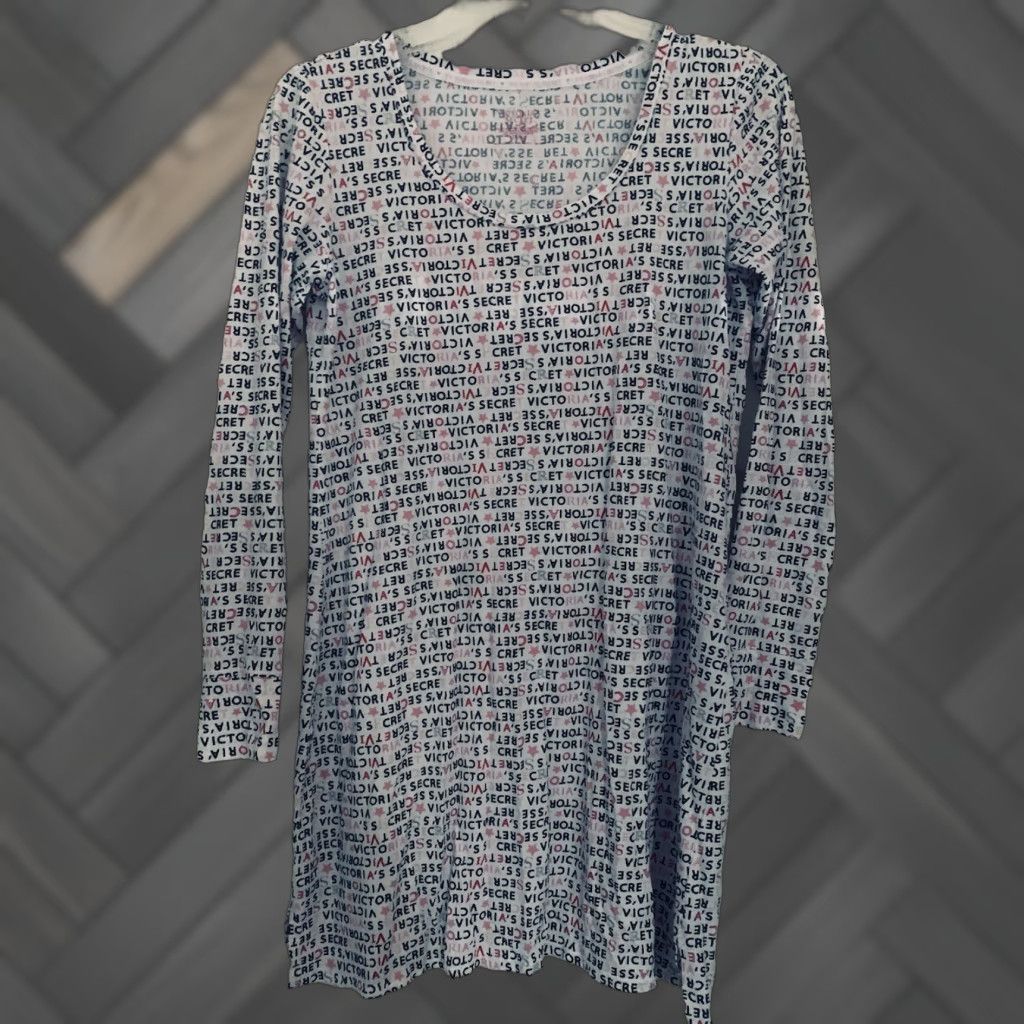Victoria's Secret Victoria's Secret Sleepwear Shirt Dress Shirt Long Sleeve Womens Small White Lounge Top Scoop Neck T-Shirt Size S / US 4 / IT 40 - 1 Thumbnail