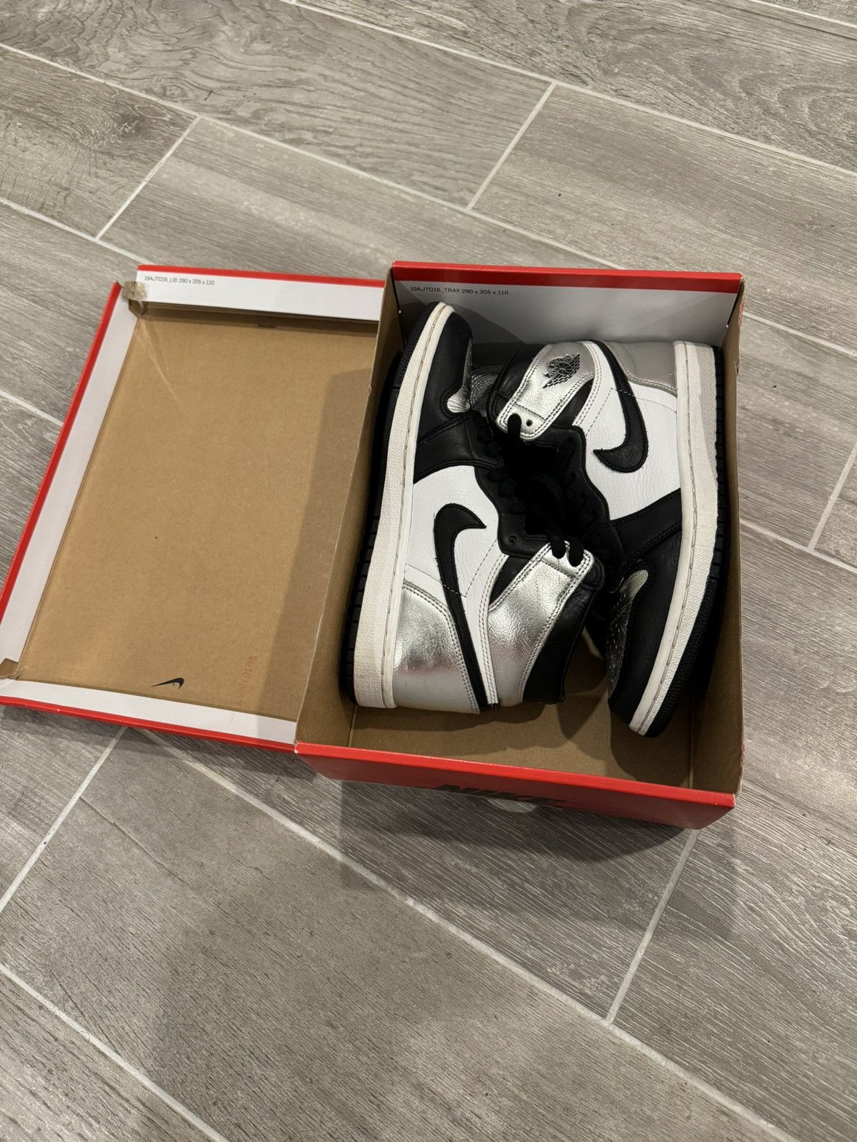 Nike Jordan 1 Retro High Silver Toe (Women's) Size US 6.5 / IT 36.5 - 1 Thumbnail
