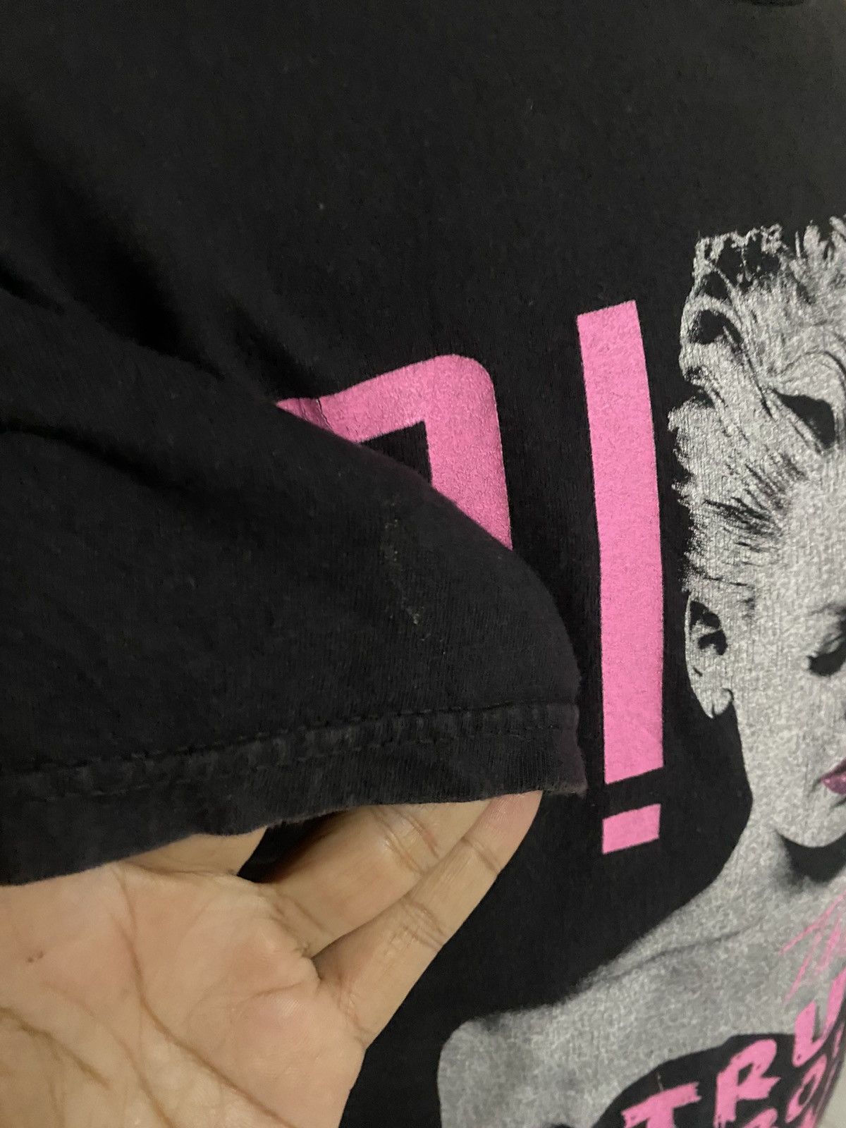 Other Vintage Pink “The Truth About Love Tour” tshirt Size US M / EU 48-50 / 2 - 3 Thumbnail