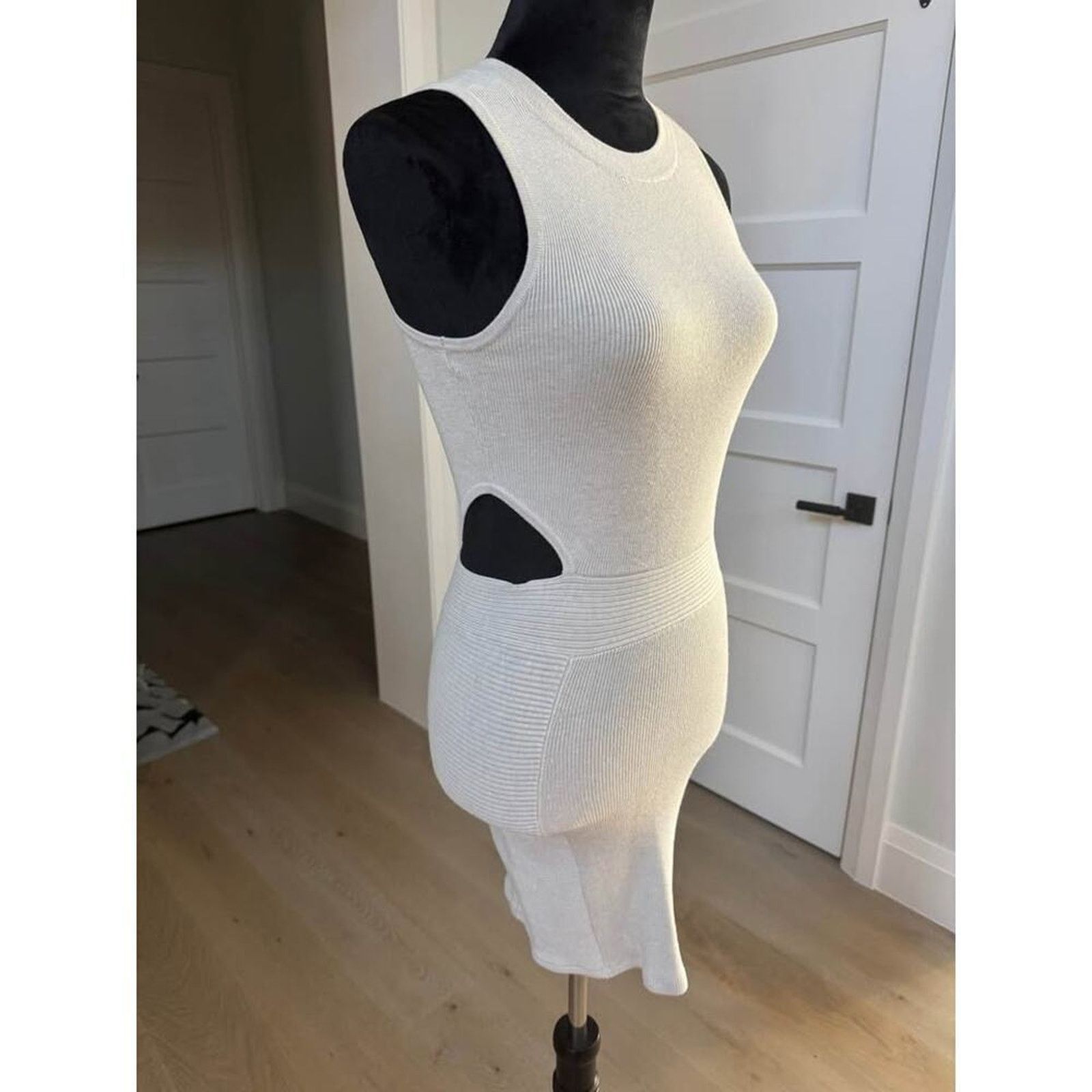 Guess Guess Ribbed Cutout Sleeveless Midi Dress size XS Size XS / US 0-2 / IT 36-38 - 5 Thumbnail