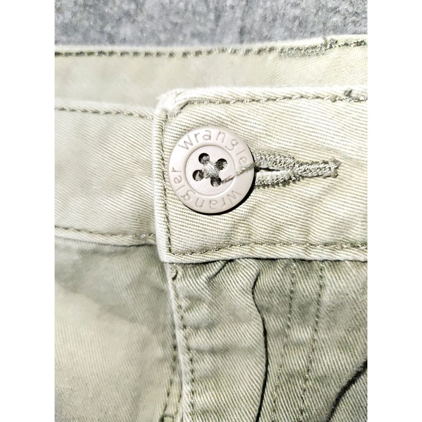Wrangler VINTAGE Wrangler Camo Cargo Shorts 44 Green High Rise Men Cargo Pocket Regular Inseam 9 in Mens Size US 44 / EU 60 - 5 Thumbnail