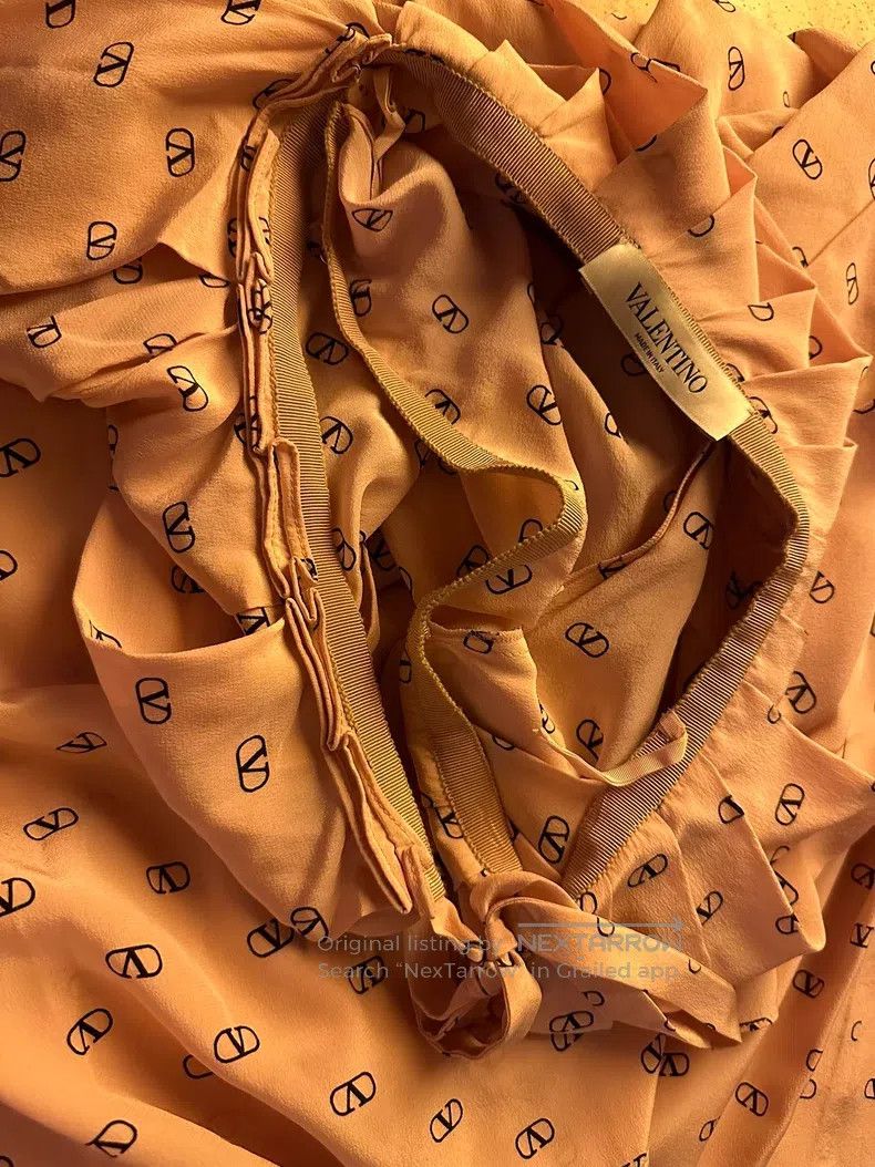 Valentino Valentino The silk skirt is full of logo prints Size XS / US 0-2 / IT 36-38 - 4 Thumbnail