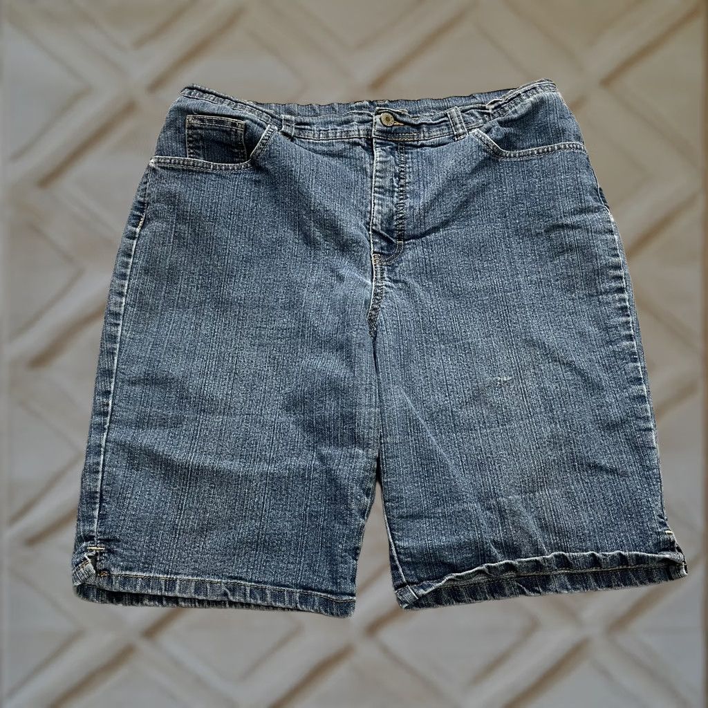 Basic Editions Basic Editions Shorts Womens 16 Blue Denim Dark Wash Jean High Rise 10" Inseam Size 38" / US 16 / IT 52 - 1 Thumbnail