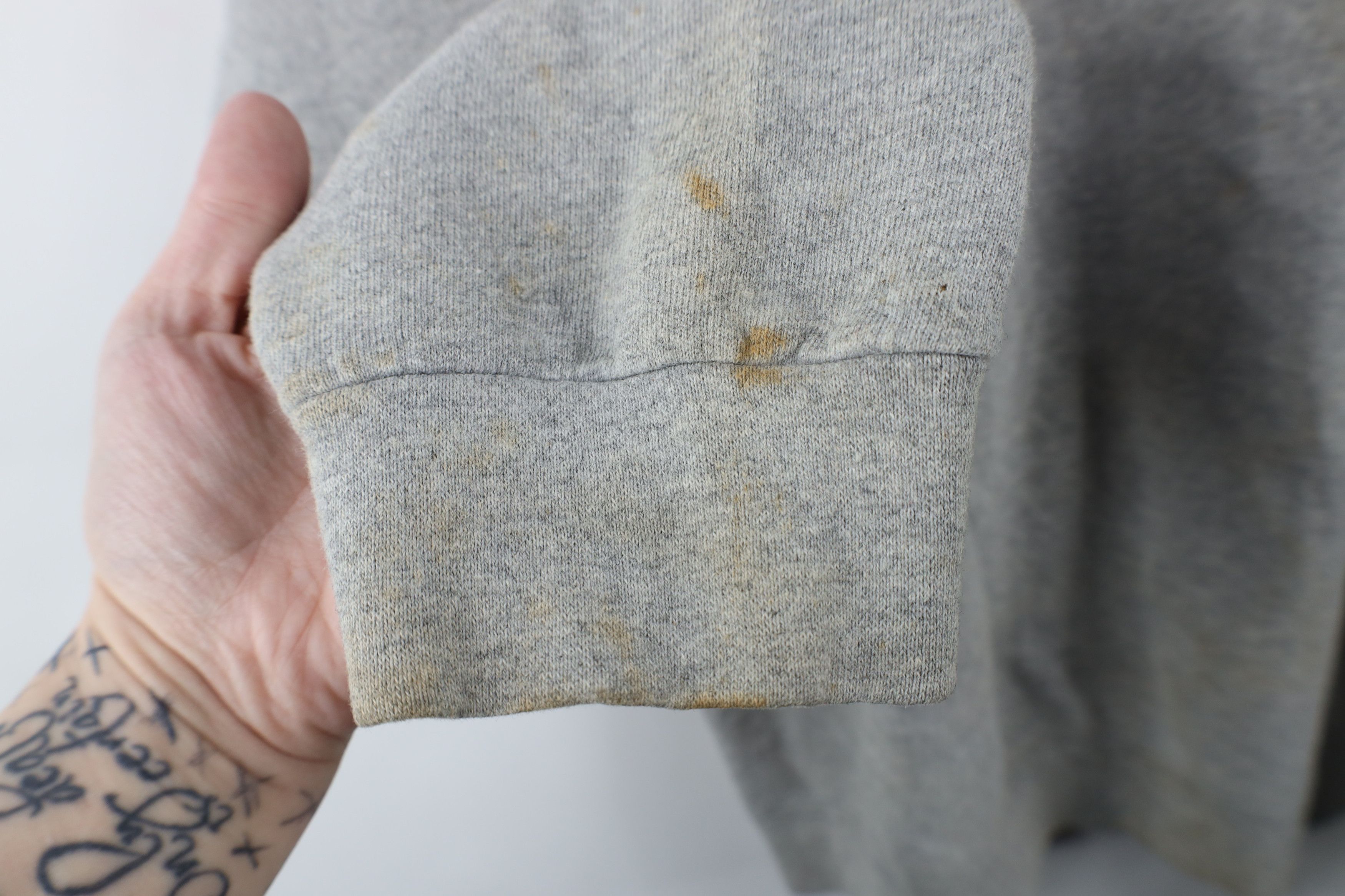 Nike × Vintage Vintage 90s Nike Athletics Spell Felt Patch Sweatshirt USA Size US L / EU 52-54 / 3 - 7 Thumbnail