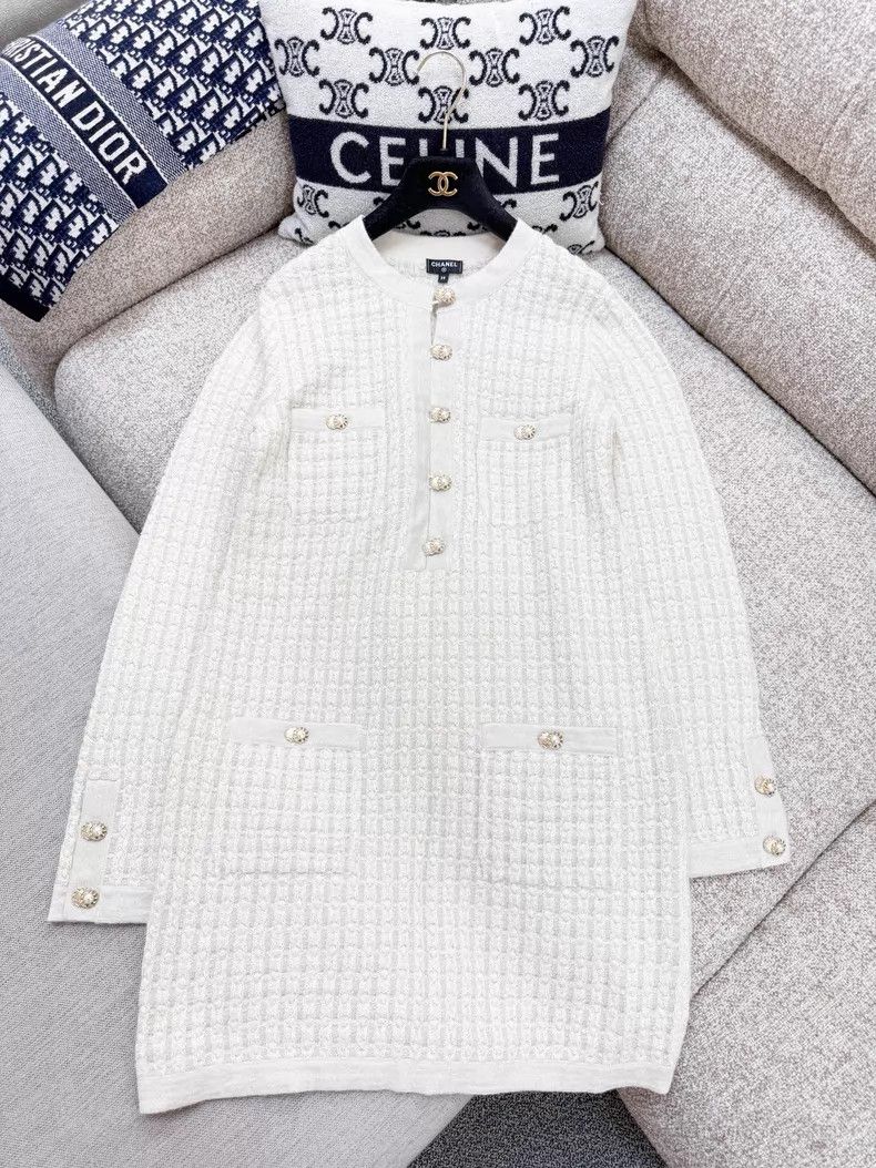 Chanel Chanel Knitted four-pocket pearl button long-sleeved knitt Size XS / US 0-2 / IT 36-38 - 2 Thumbnail
