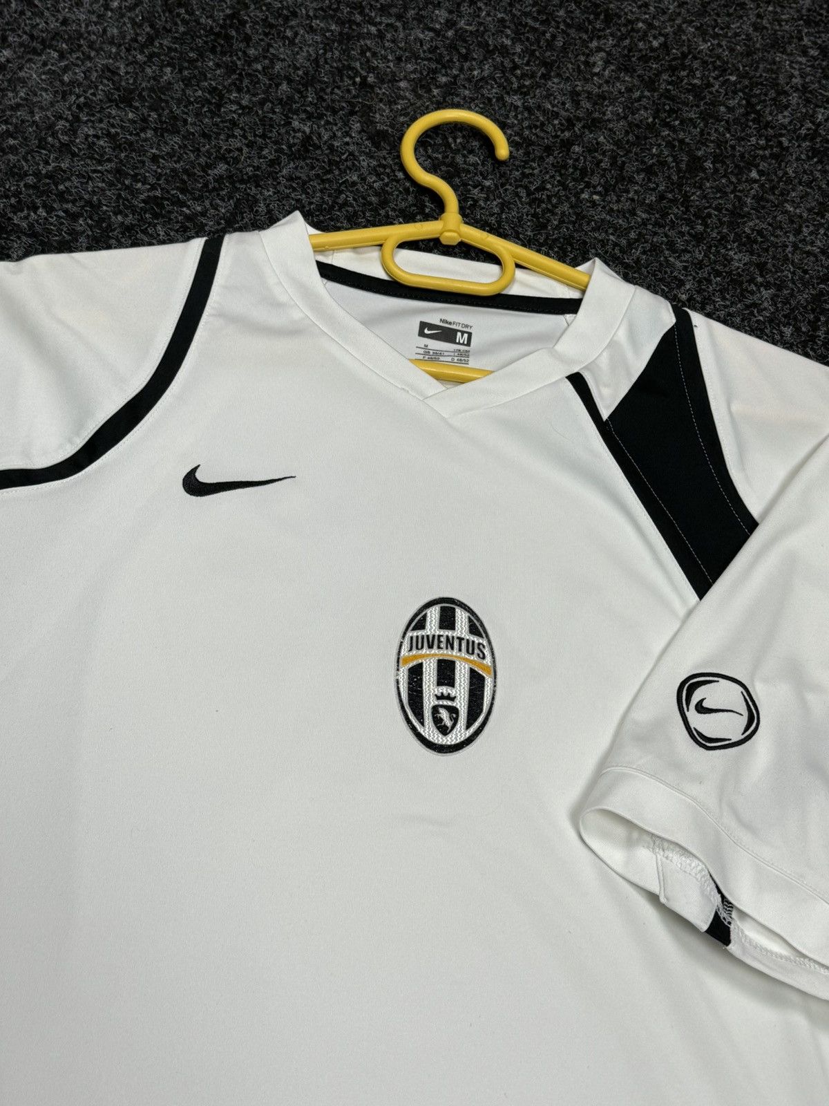 Nike 2005/06 JUVENTUS Soccer jersey NIKE Size M Size US M / EU 48-50 / 2 - 24 Thumbnail