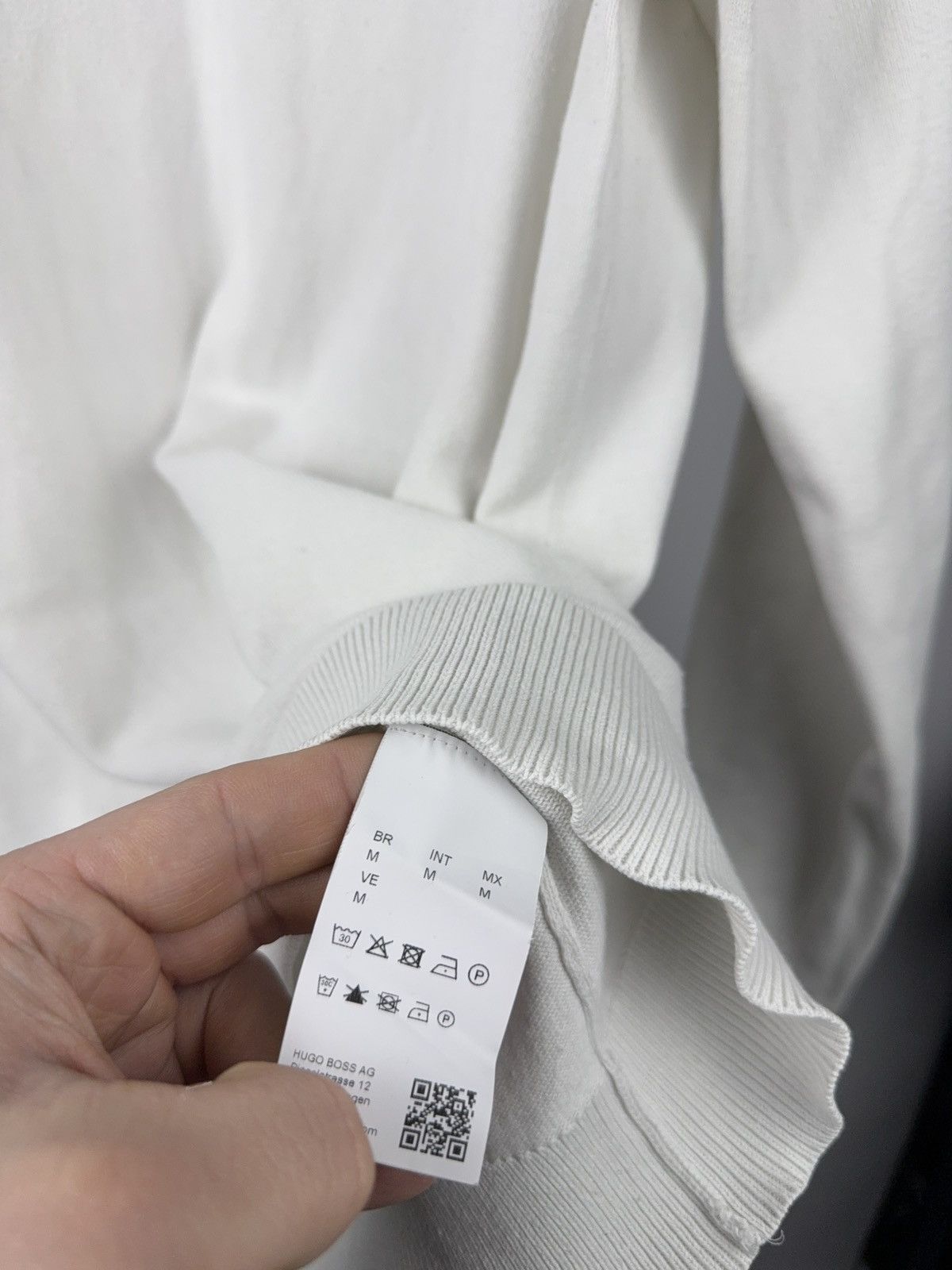 Hugo Boss Luxury HUGO BOSS Minimal Logo Off White Red Tag Sweatshirt M Size US S / EU 44-46 / 1 - 9 Thumbnail
