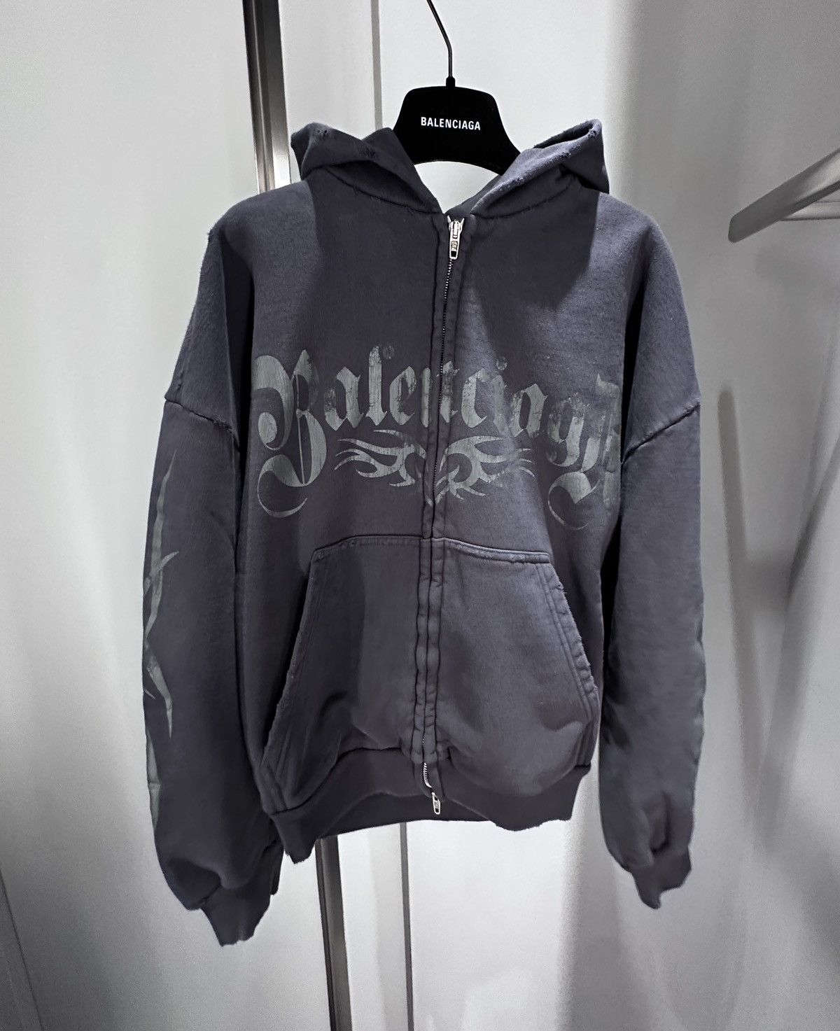 BALENCIAGA TACKYGOLD ジップアップ HOODIE 最終値下げ Balenciaga Tacky Zip Hoodie – www.Lukes.store