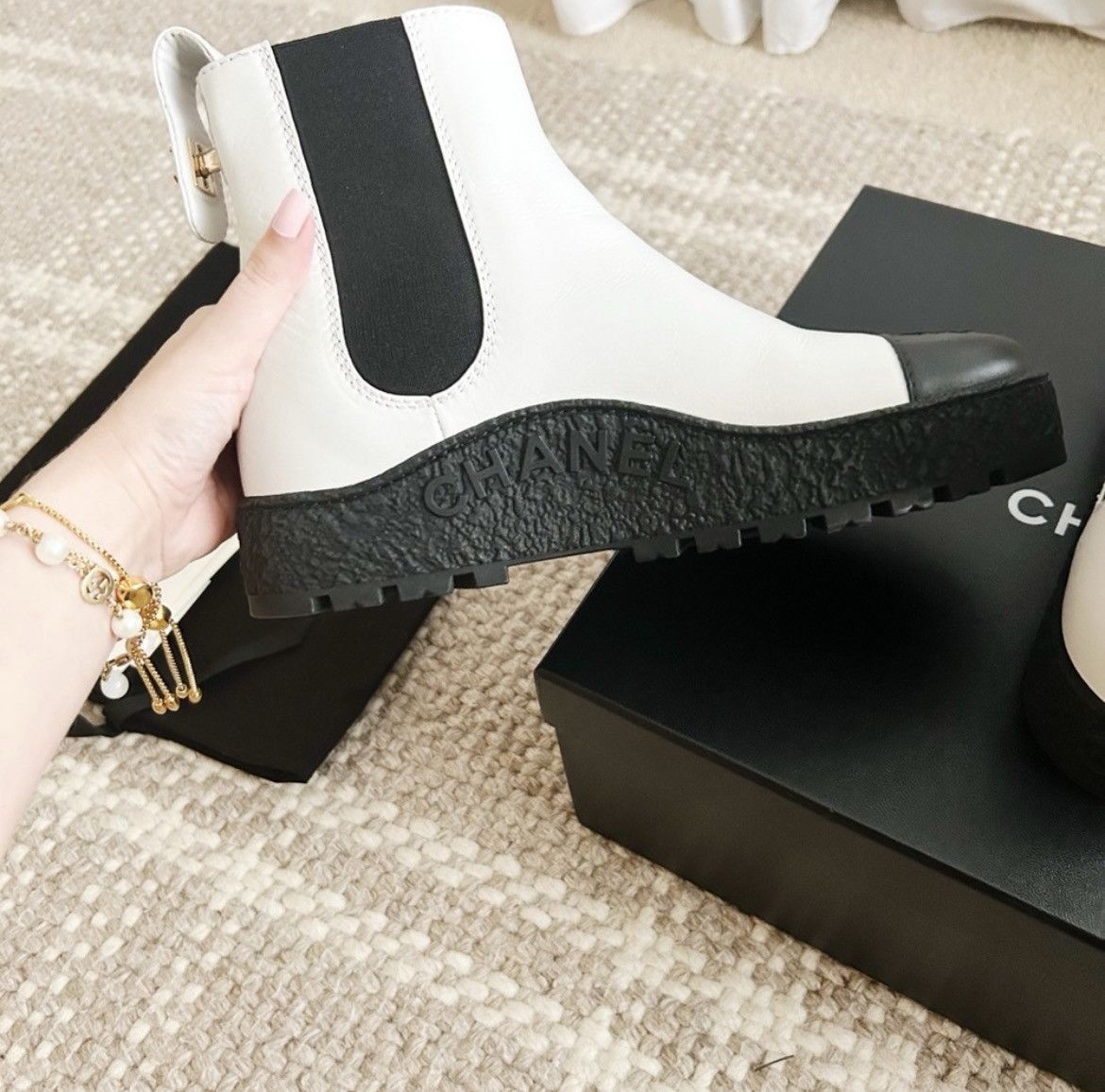 Chanel Chanel CC Turnlock White Leather Boots Size US 6 / IT 36 - 4 Thumbnail