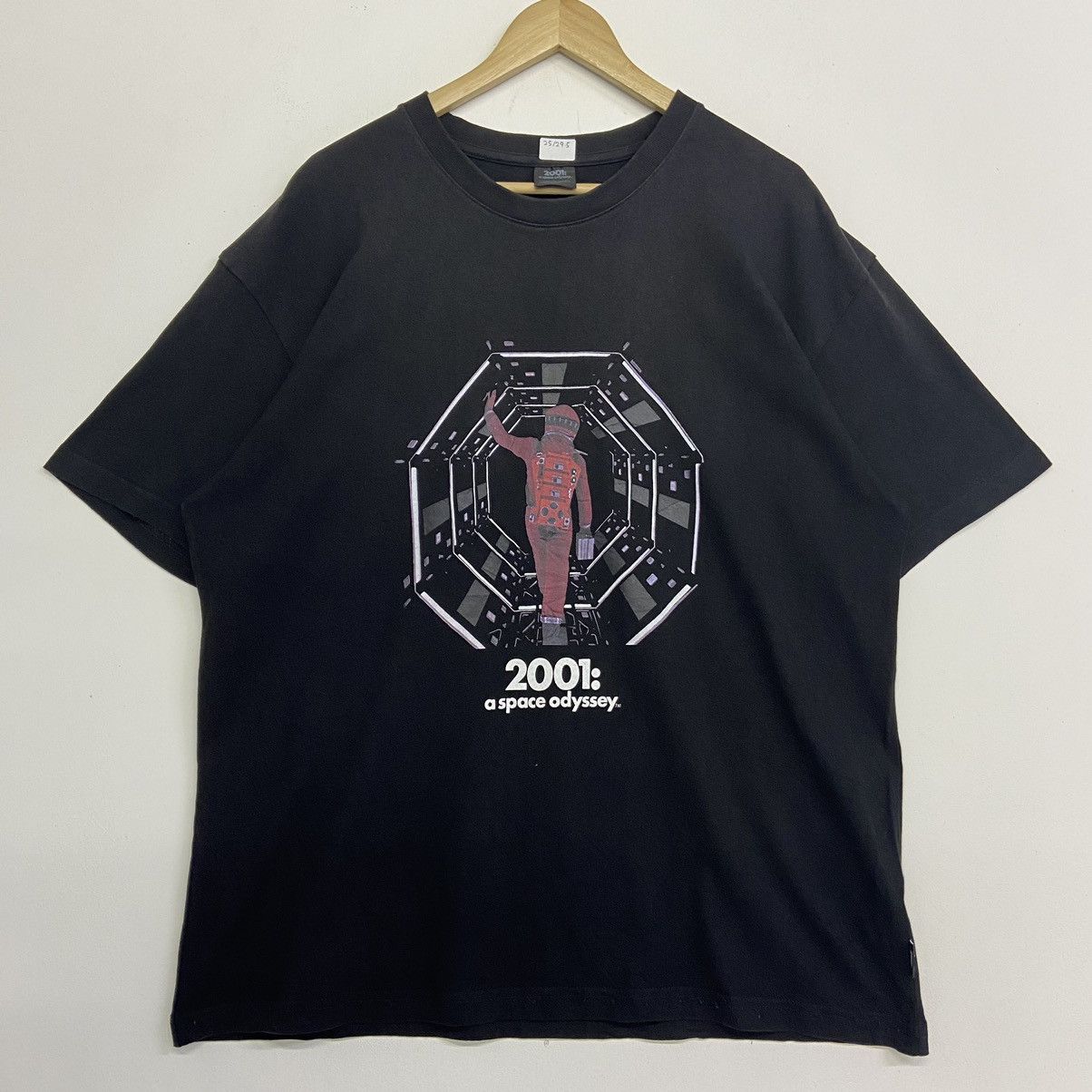 Vintage ‘Vintage 2001: a space odyssey Movie T-shirt Size US XL / EU 56 / 4 - 2 Thumbnail