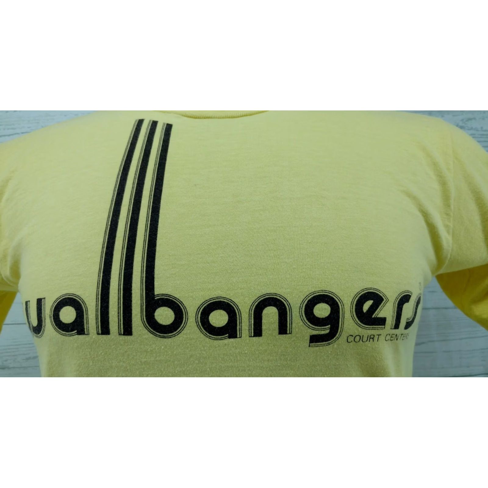 Hanes Vintage Wallbangers Court Center Yellow Shirt Single Stitch Size Medium Hanes Cotton Blend Short Sleeve 1980s Womens Mens Boys Girls Size US M / EU 48-50 / 2 - 2 Thumbnail
