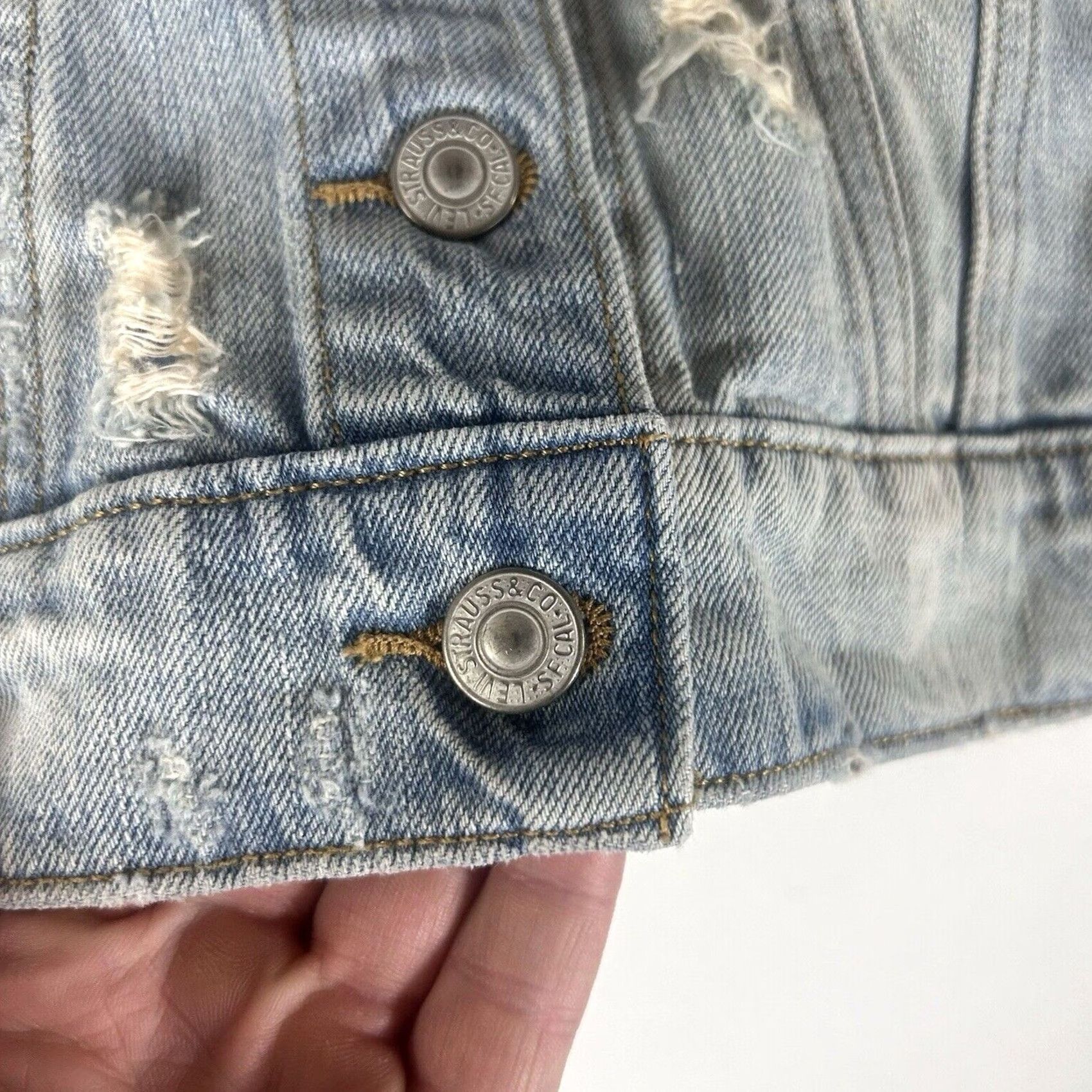Levi's VINTAGE Levi's Trucker Vest Shirt Women XS Denim Blue Distressed Button-Up 90s Cowboy Hipster Retro Short Sleeveless Jacket U.S. Size XS / US 0-2 / IT 36-38 - 7 Thumbnail