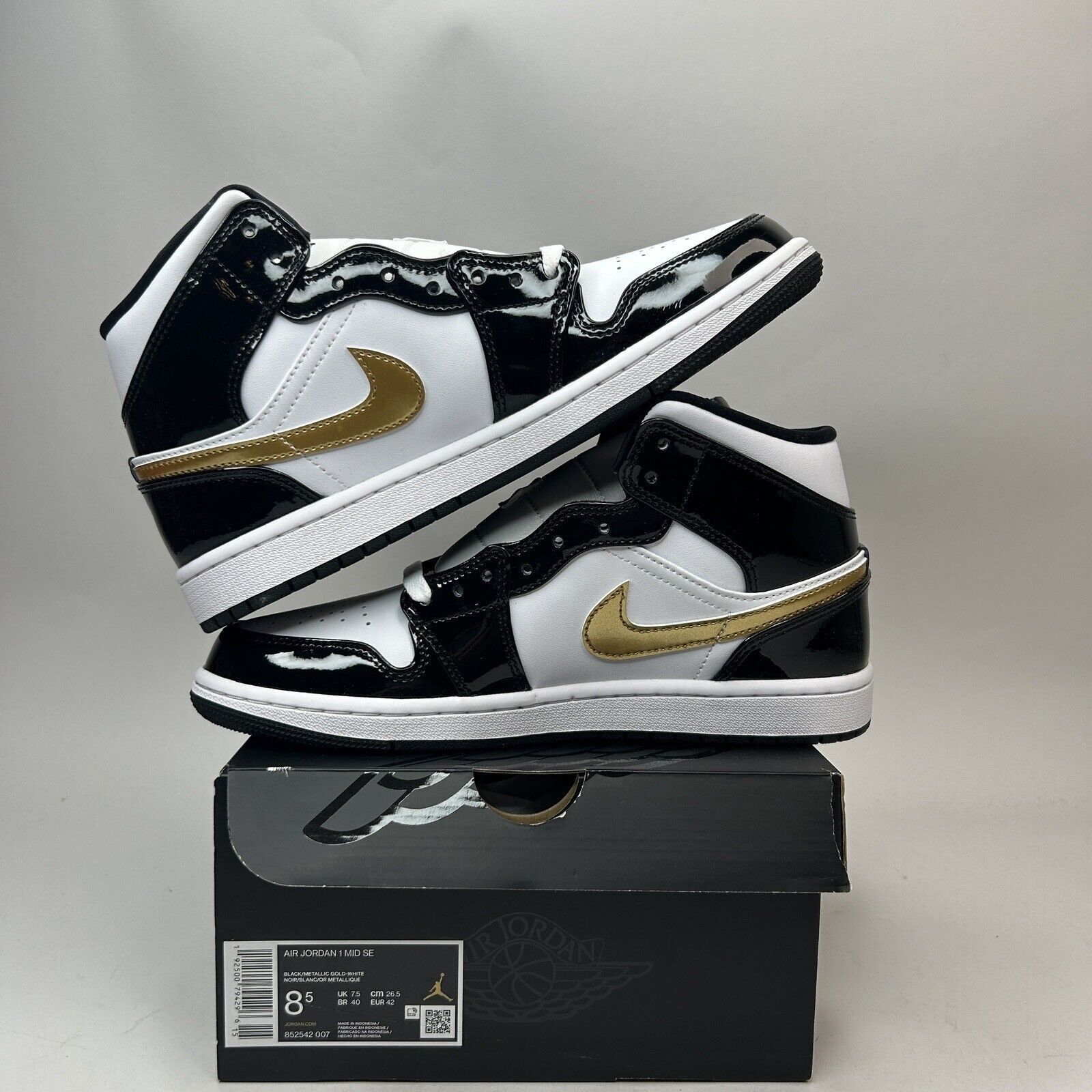 Jordan Brand Nike Air Jordan 1 Mid SE “Patent Black Metallic Gold” 2023 Size US 8.5 / EU 41-42 - 3 Thumbnail