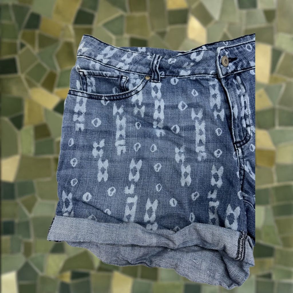 Faded Glory Faded Glory Womens Jean Shorts Size 14 Tribal Denim Rolled Hem Denim Shorts Casual 14 Womens Boys Girls? Size 36" / US 14 / IT 50 - 1 Thumbnail