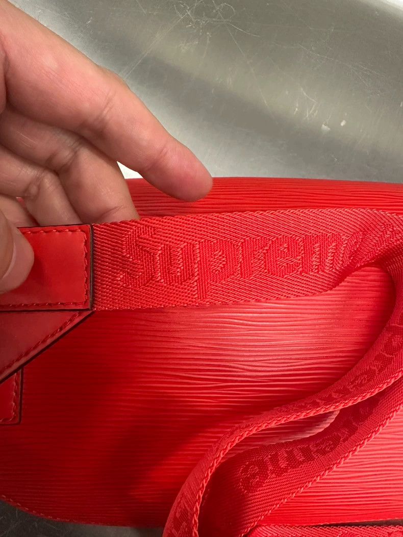 Louis Vuitton Louis Vuitton Red water ripple bag Size ONE SIZE - 4 Thumbnail