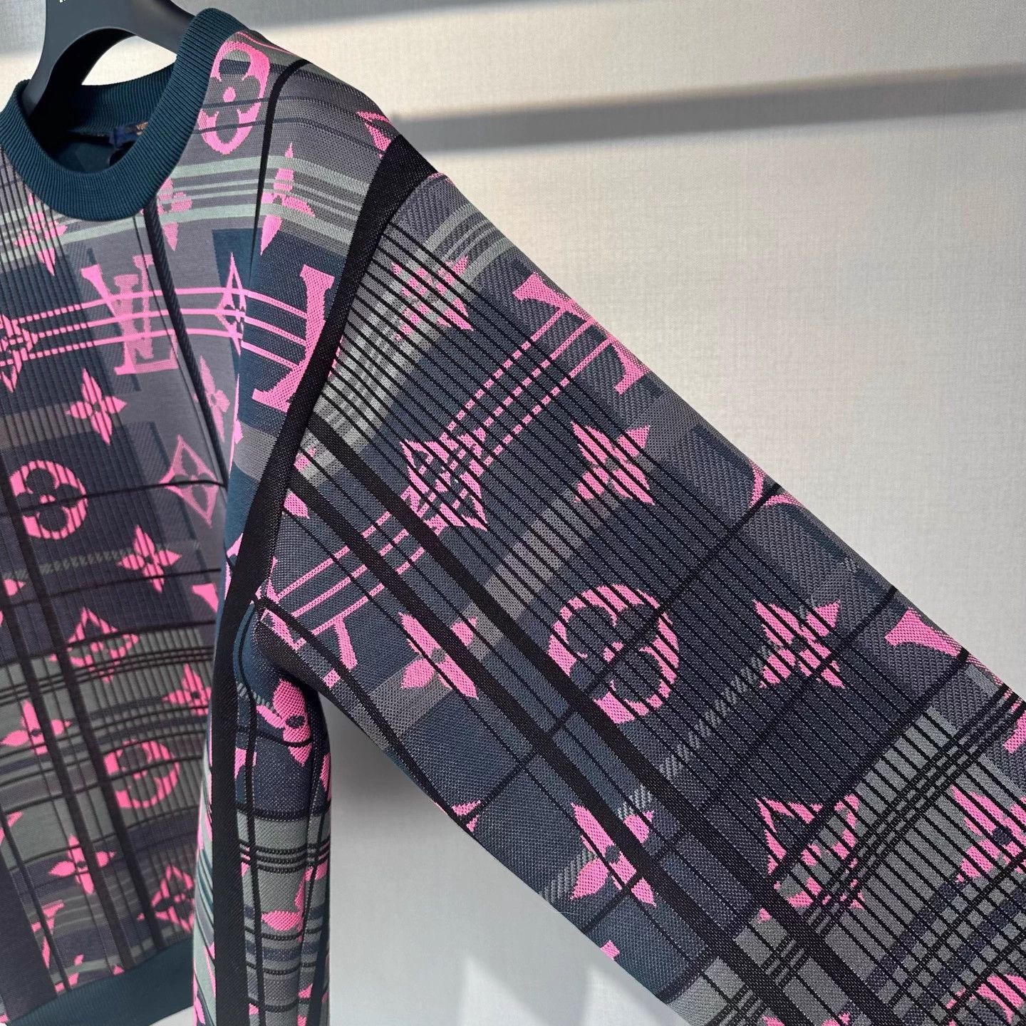Louis Vuitton LV neon monogram space cotton sweatshirt XL new 120b 71l Size US XL / EU 56 / 4 - 4 Thumbnail