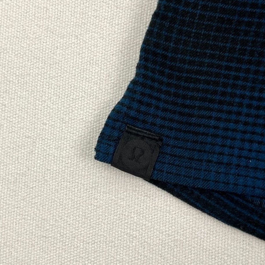 Lululemon Lululemon Masons Peak Flannel Shirt Mens L Blue Black Button Up Casual Stretch Shirt Mens L Blue Size US L / EU 52-54 / 3 - 3 Thumbnail