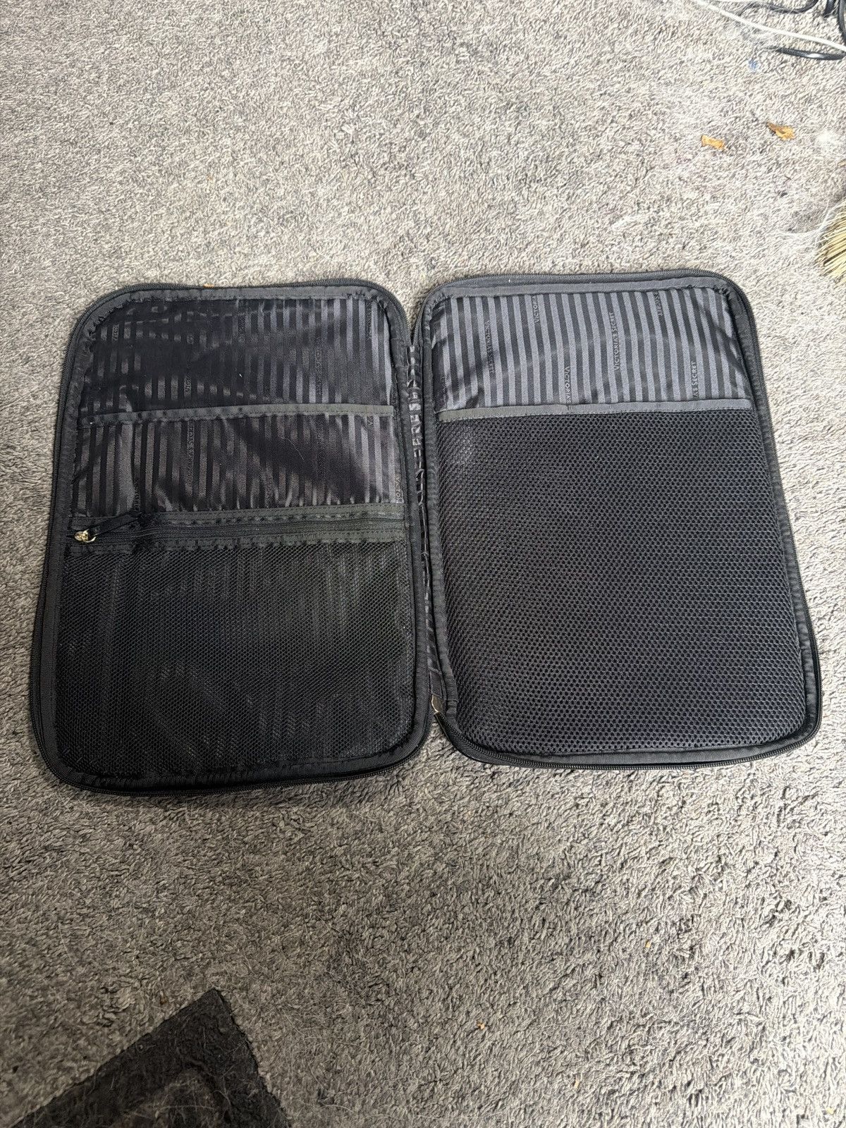 Victoria's Secret Victoria’s Secret Laptop Zip Around Sleeve Size ONE SIZE - 5 Thumbnail