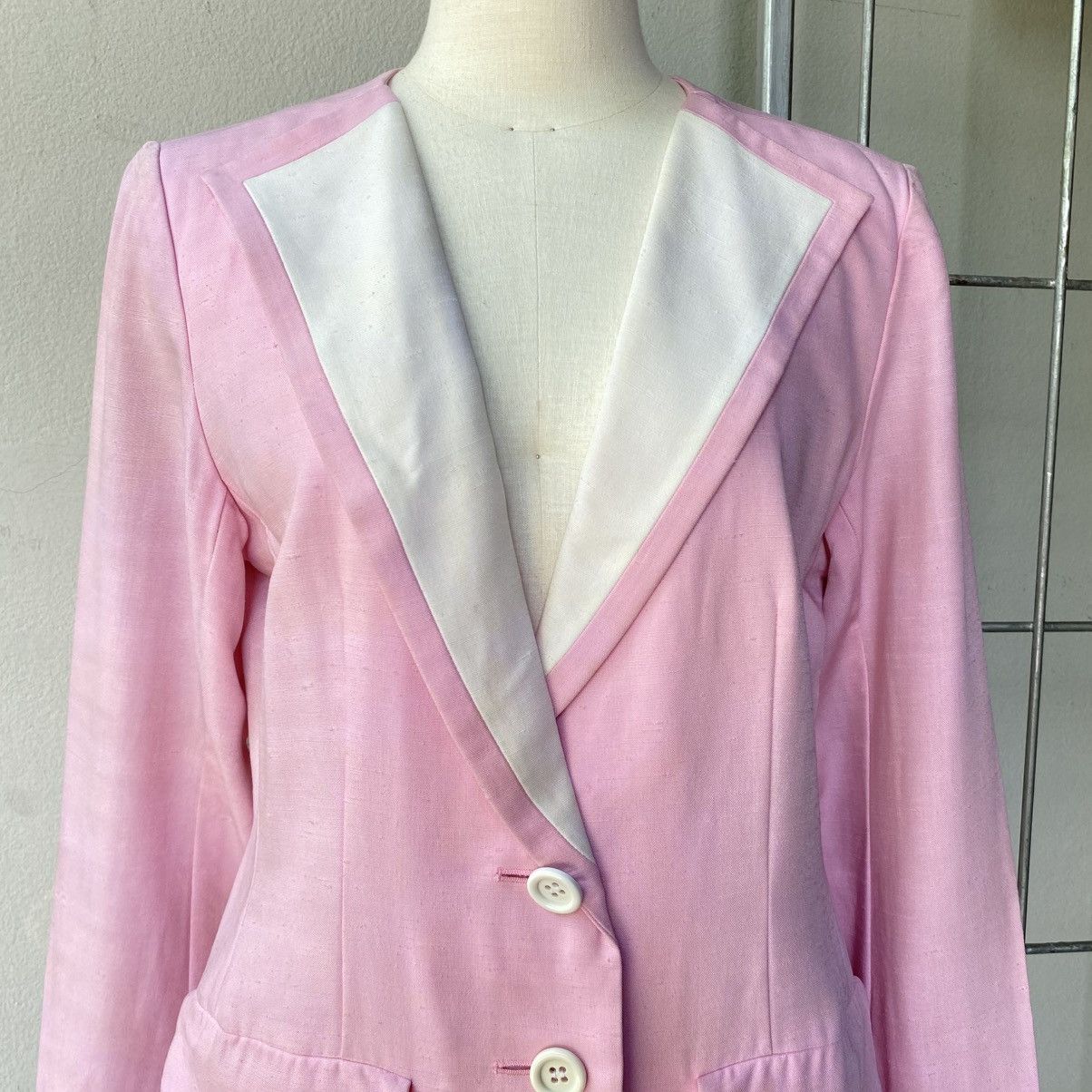 Yves Saint Laurent YVES Saint Laurent Sweet Pink Silk Blazer with White Collar Size M / US 6-8 / IT 42-44 - 16 Thumbnail