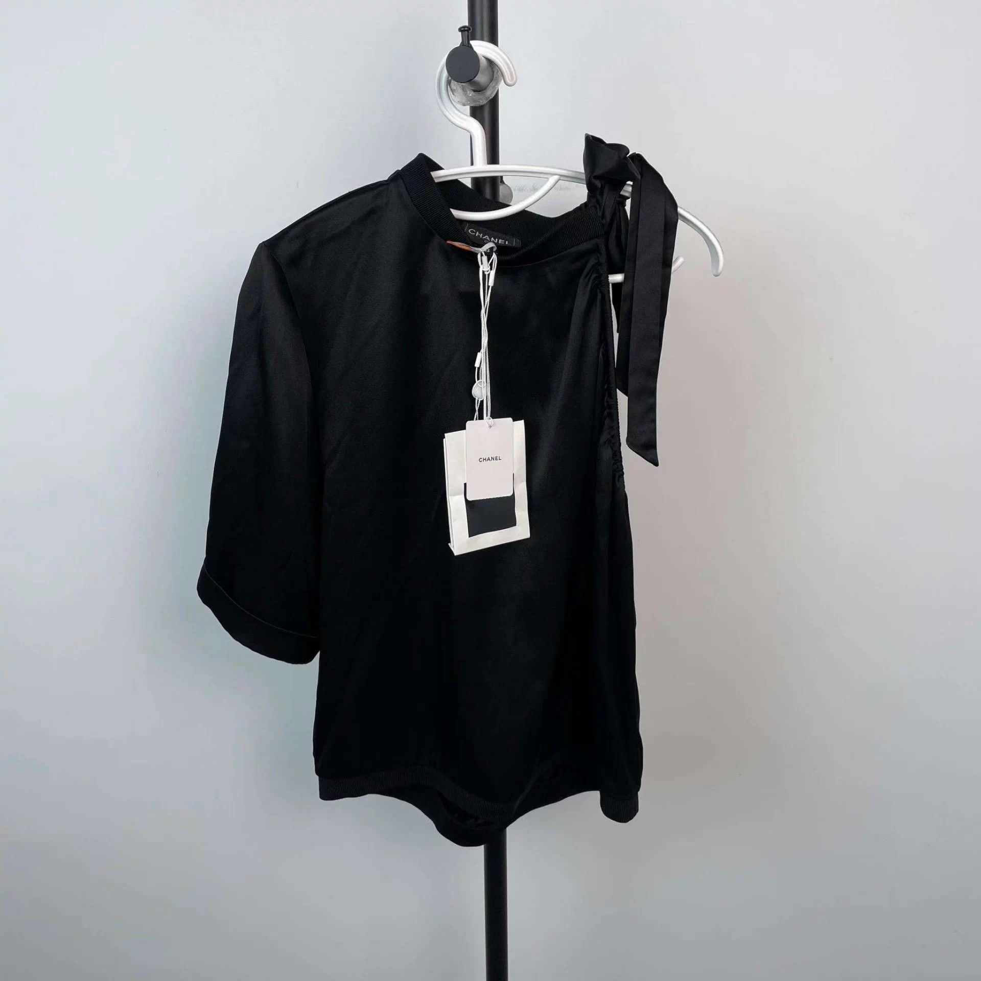 Chanel Chanel 24S NWT Bow Off-Shoulder Silk Top Black 42 Size M / US 6-8 / IT 42-44 - 1 Thumbnail