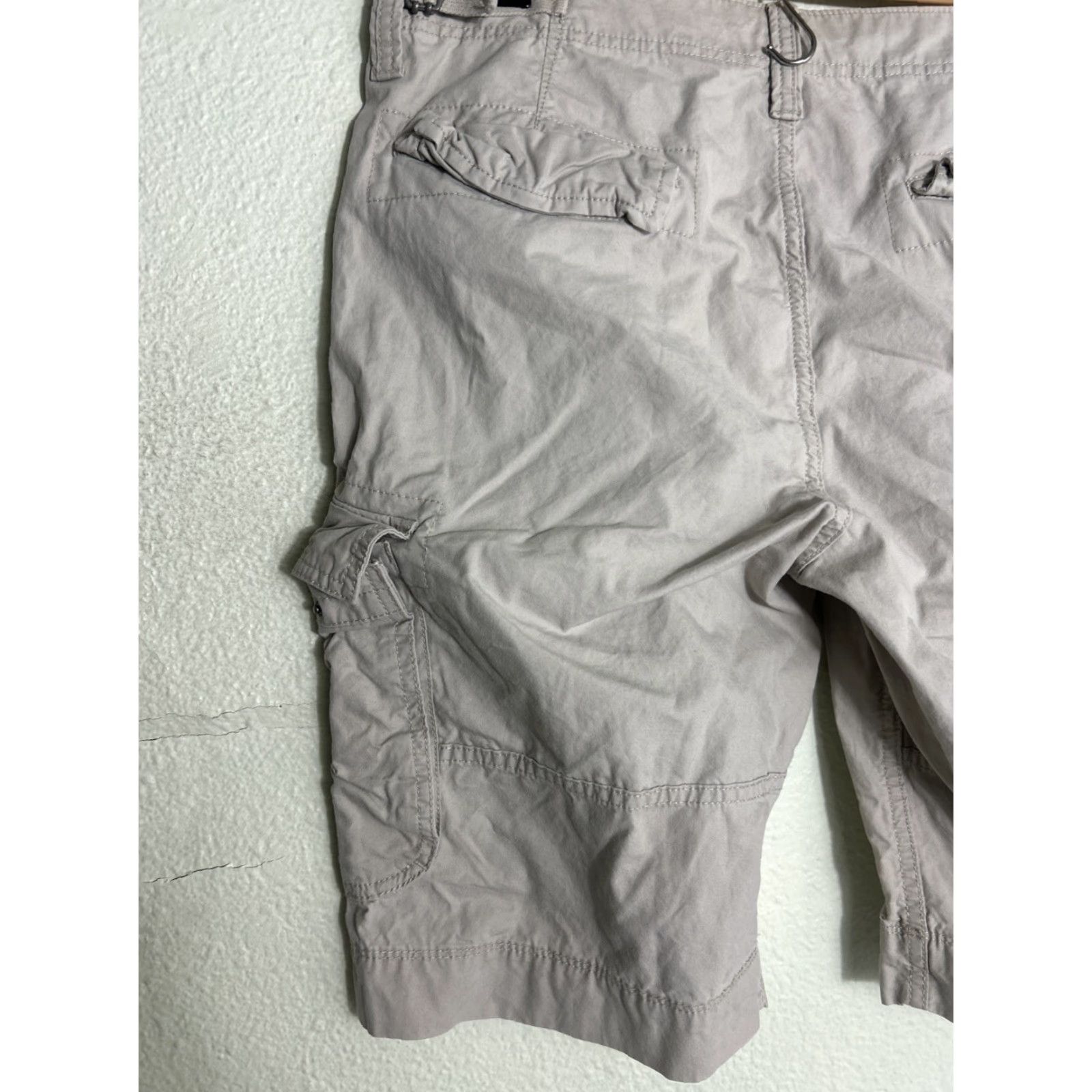 Gap VINTAGE Gap Beige Cargo Shorts Mens Size 33x11.5 Preppy Kanye Stain Size US 33 - 7 Thumbnail