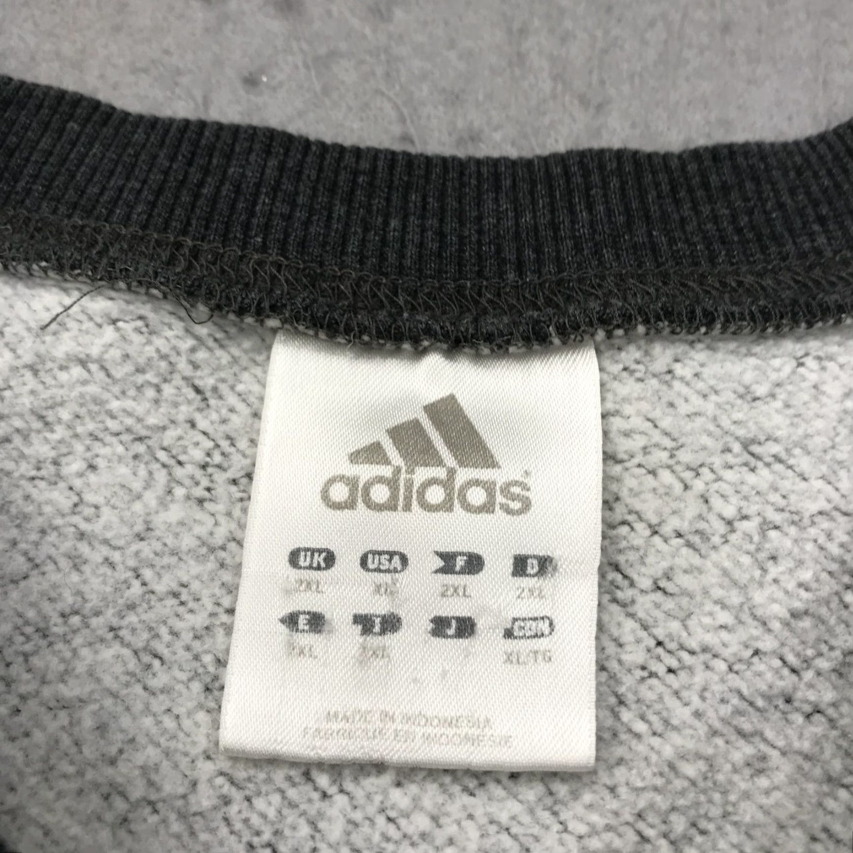Adidas VINTAGE Adidas Sweatshirt Mens XL Gray Embroidered Logo Crewneck Heavy Y2K 90s Sports Shirt Size US XL / EU 56 / 4 - 4 Thumbnail