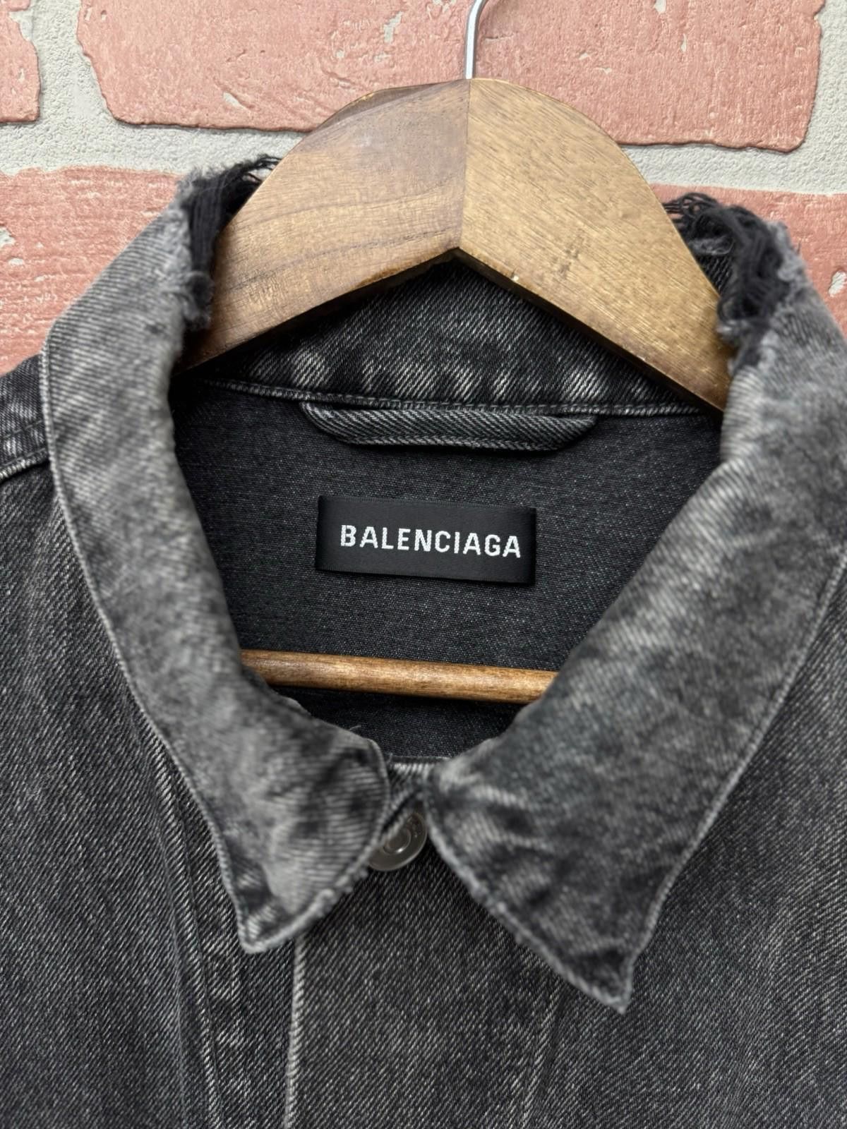 Balenciaga Balenciaga Black/Red Logo Denim Jean Jacket $1400 Size (50) Size US M / EU 48-50 / 2 - 11 Thumbnail