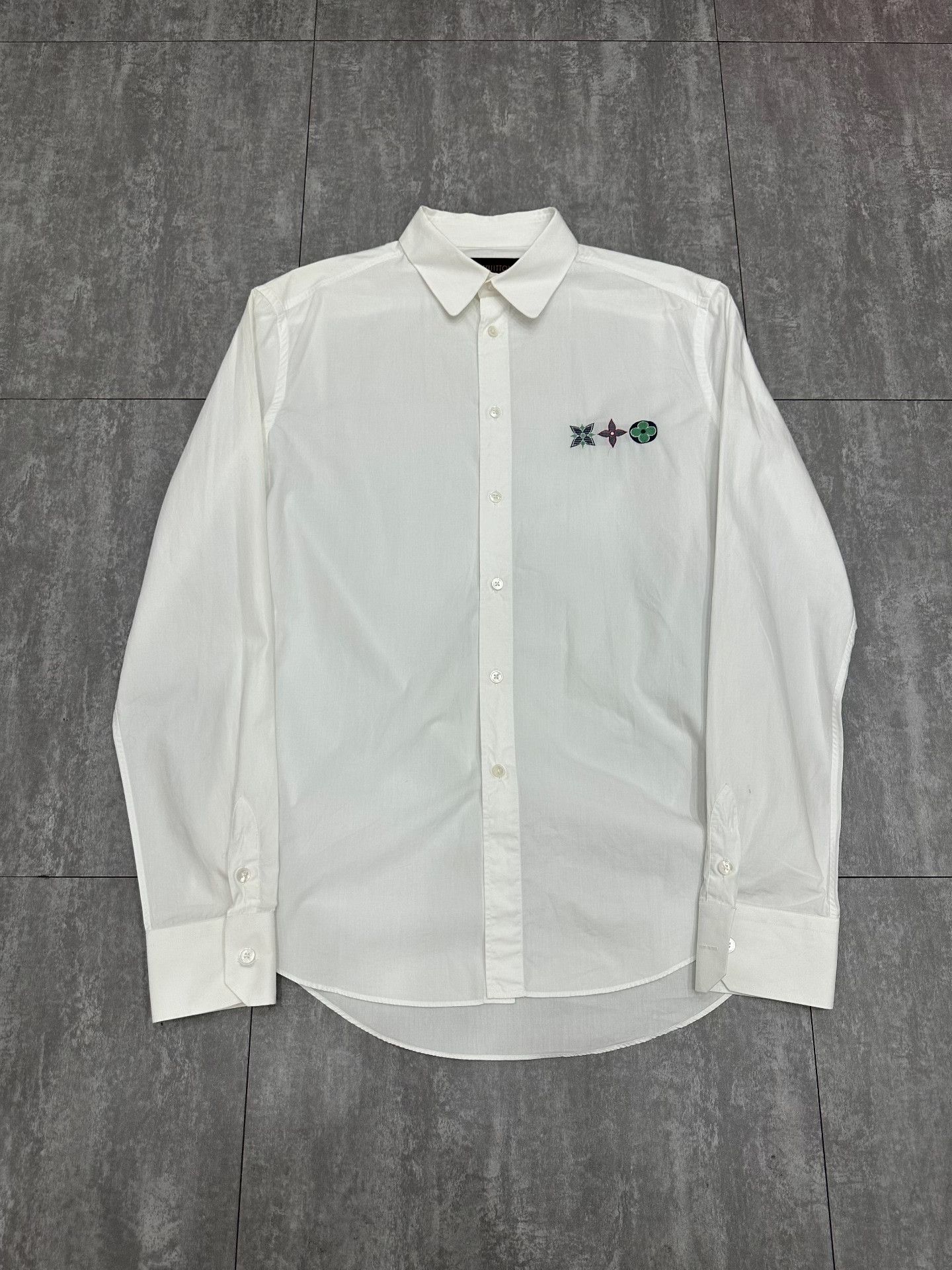 Louis Vuitton Louis Vuitton Embroidered White Shirt m Men Size US M / EU 48-50 / 2 - 1 Thumbnail
