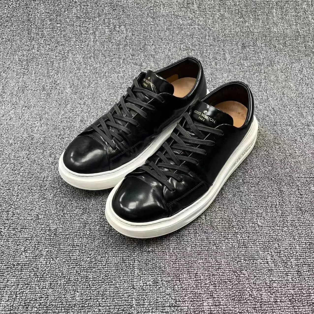Louis Vuitton louis vuitton beverly hills black sneakers. Size US 9 / EU 42 - 1 Thumbnail