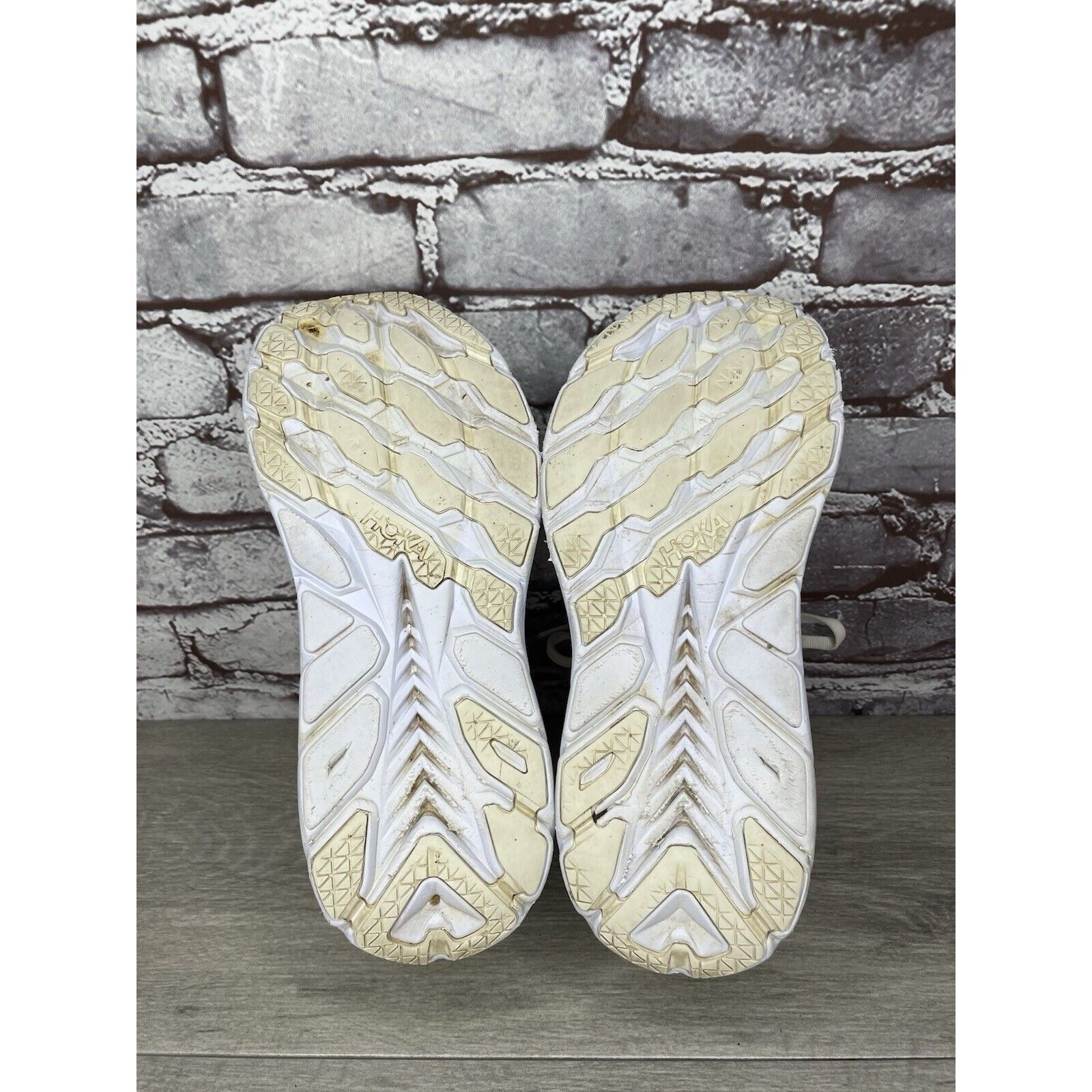 Hoka Hoka One One Clifton 8 1119394 BDBBW White Yellow Running Sn Size US 8 / IT 38 - 22 Thumbnail