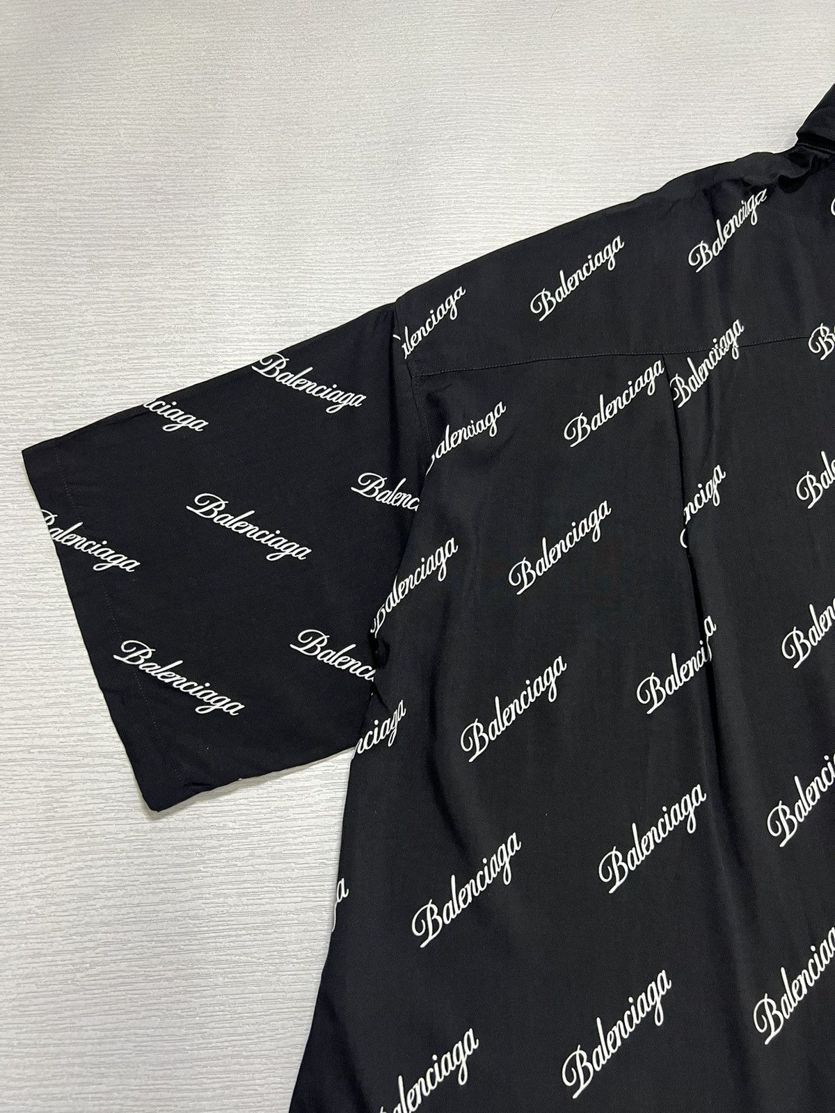 Balenciaga Balenciaga - All Over Script Logo Oversized Button Up Shirt Size XS / US 0-2 / IT 36-38 - 13 Thumbnail