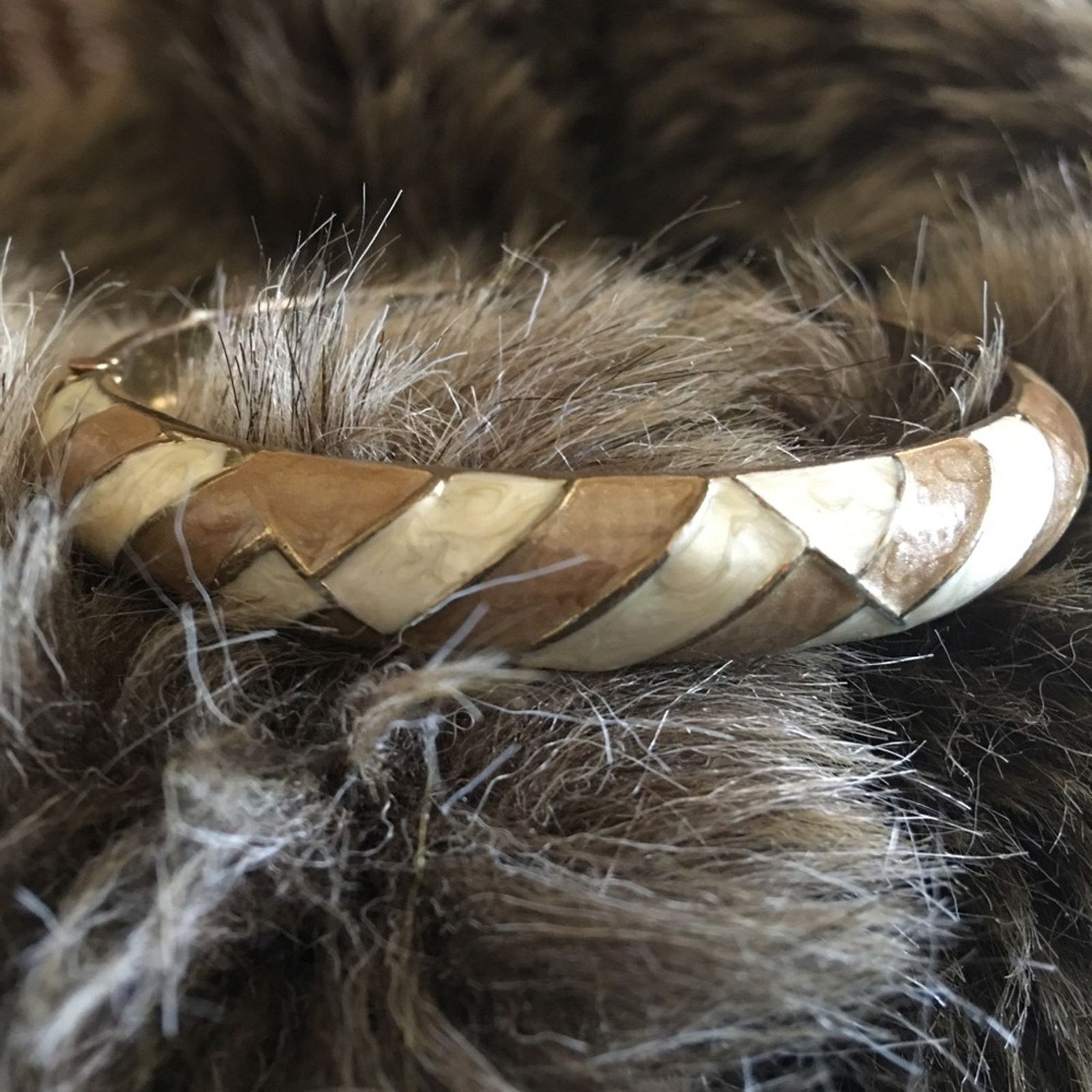 Vintage Vintage 70s brown & cream enamel clamp bracelet Size ONE SIZE - 4 Thumbnail