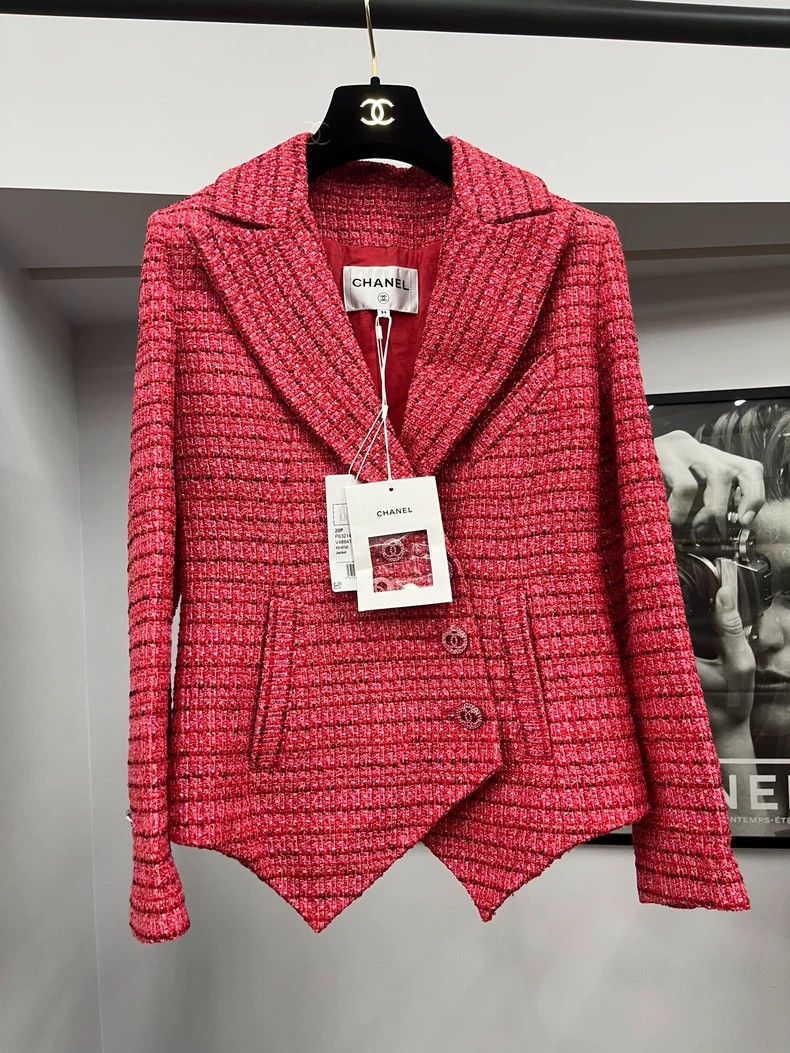 Chanel Chanel Watermelon red diamond buckle tweed knitting coat Size XXS / US 00 / IT 34 - 1 Thumbnail