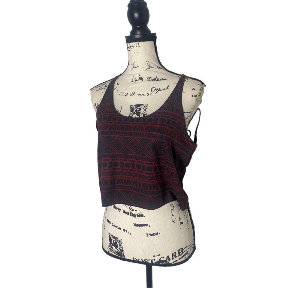 Brandy Melville Brandy Melville Maroon & Black Geometric Flowy Crop Top One Size ONE SIZE - 1 Thumbnail