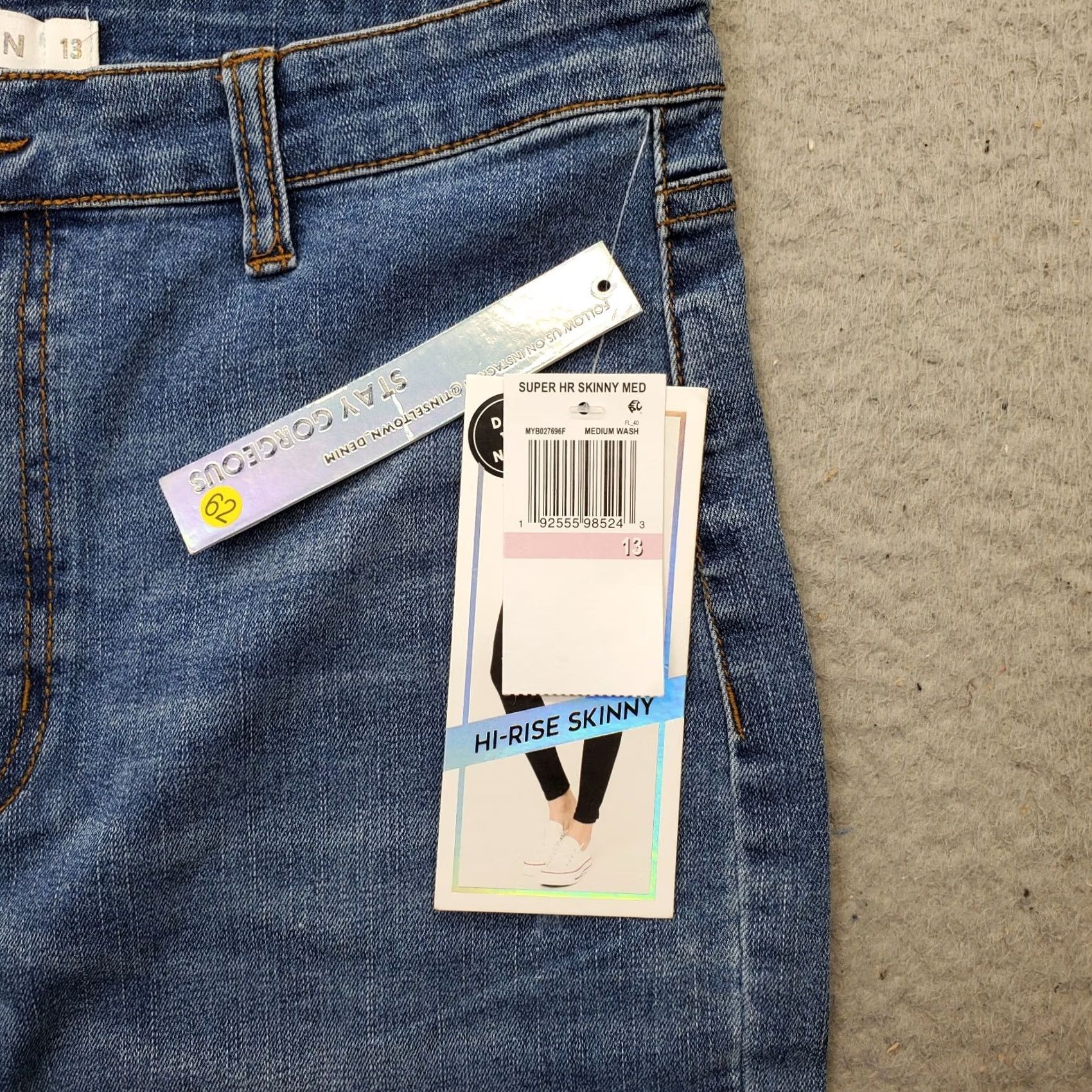 Vintage Tinseltown Womens Skinny Jeans 13 Blue Distressed High Rise Medium Wash Raw Hem Jeans Size 34" / US 12 / IT 48 - 7 Thumbnail
