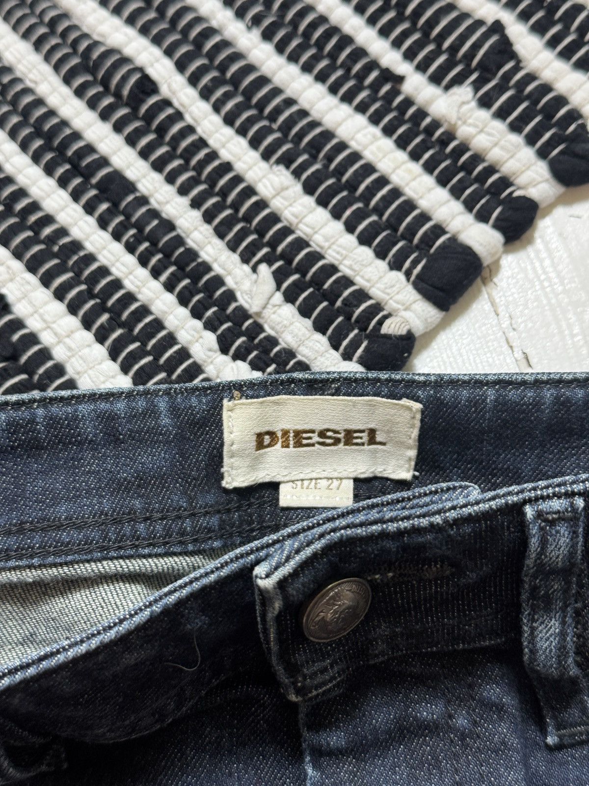 Diesel VINTAGE DIESEL 2000s MINI DENIM SKIRT Size 28" / US 6 / IT 42 - 6 Thumbnail