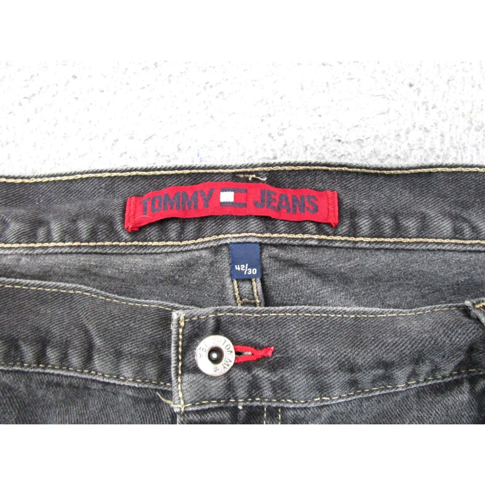 Tommy Hilfiger VINTAGE Tommy Hilfiger Black Denim Jeans Mens 42x30 Straight Baggy 5-Pocket Design Regular Inseam 30 Size US 42 / EU 58 - 4 Thumbnail