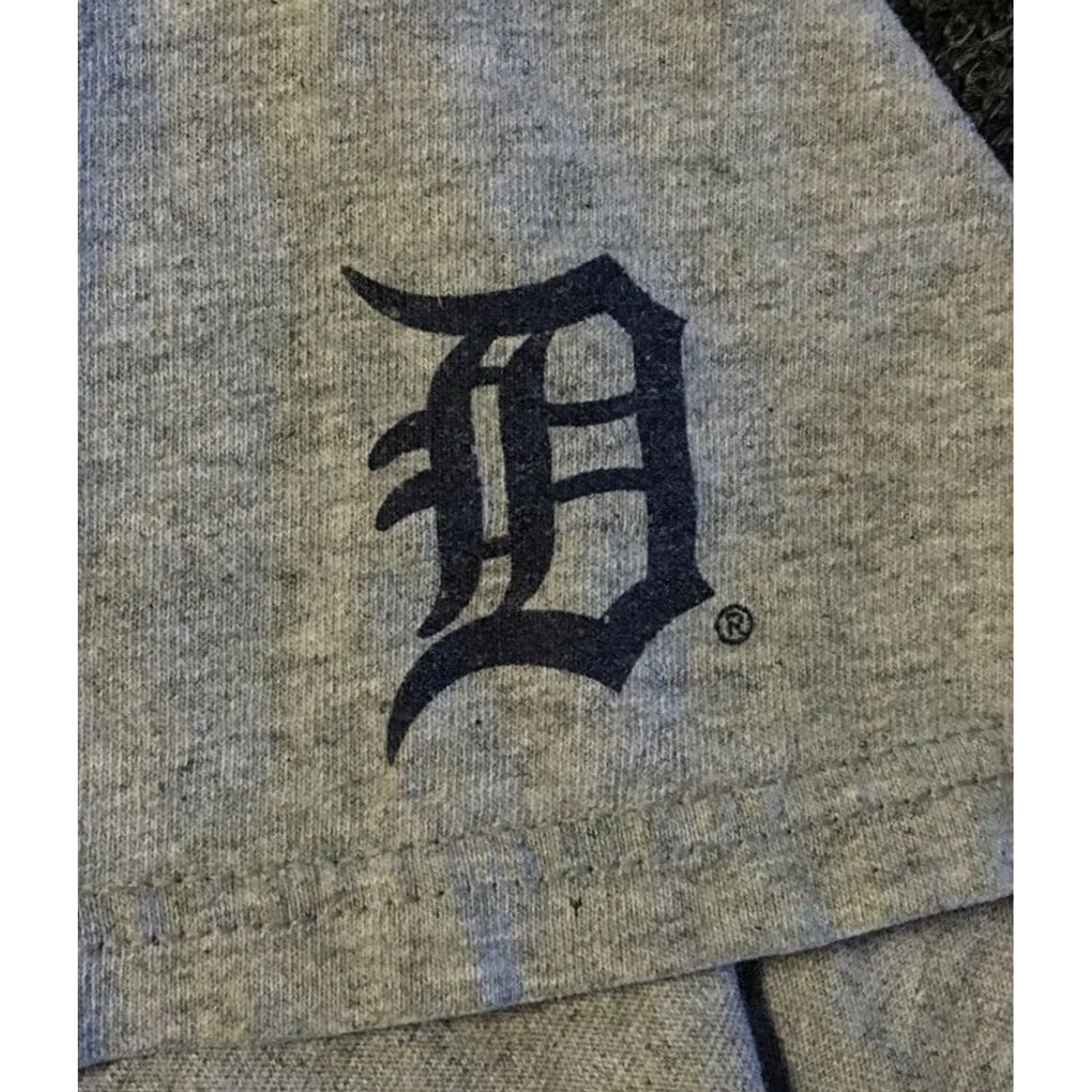 Travis Scott VINTAGE Nike Detroit Tigers Faded Center Swoosh Shirt XL Gray Men Short Sleeve T-Shirt 90s Grunge Hip Hop Retro Baseball Logo Sports USA USA Mens Size US XL / EU 56 / 4 - 3 Thumbnail