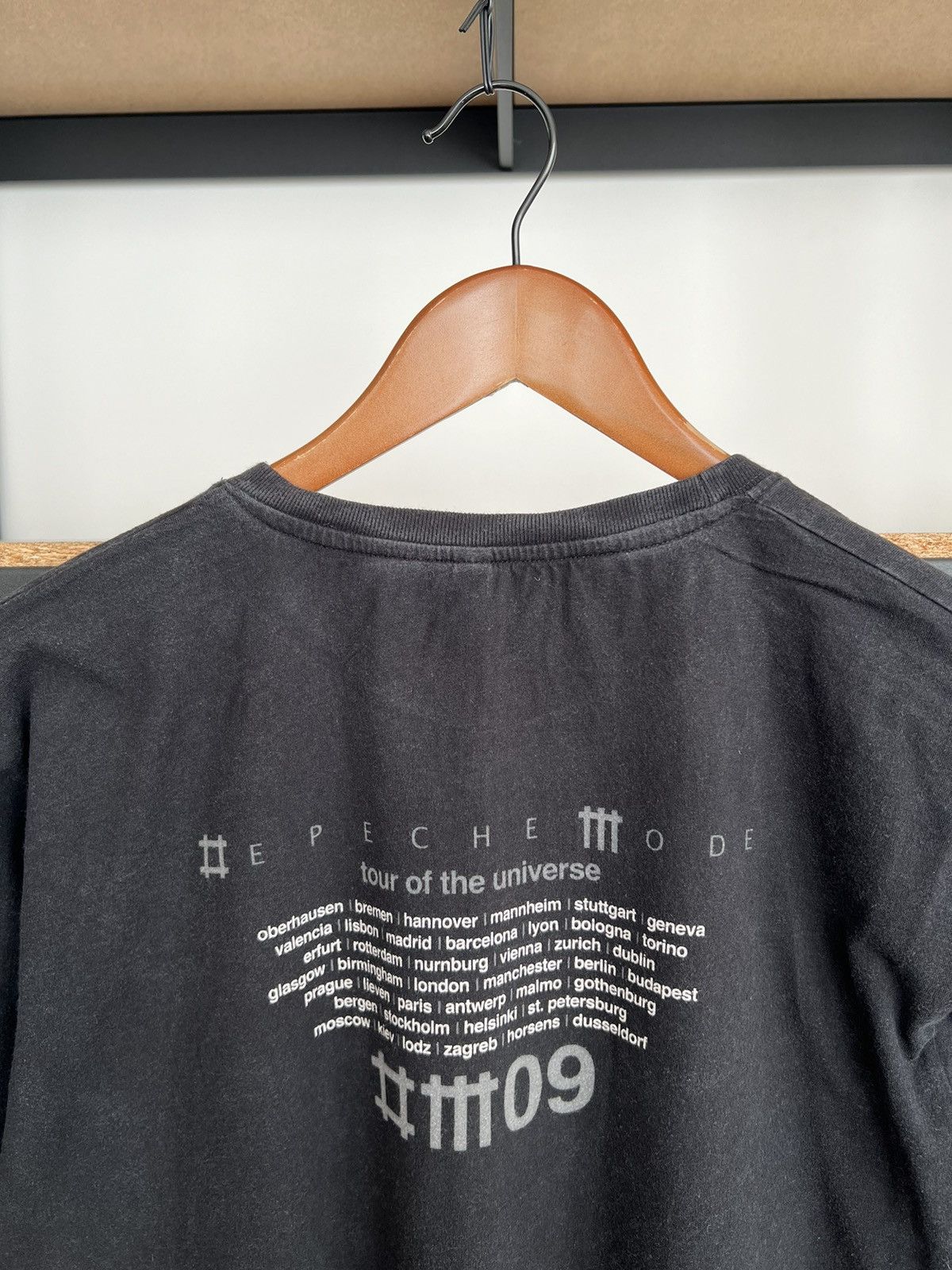 Band Tees Vintage 2009 Depeche Mode Tour of the Universe T-shirt Size US L / EU 52-54 / 3 - 20 Thumbnail