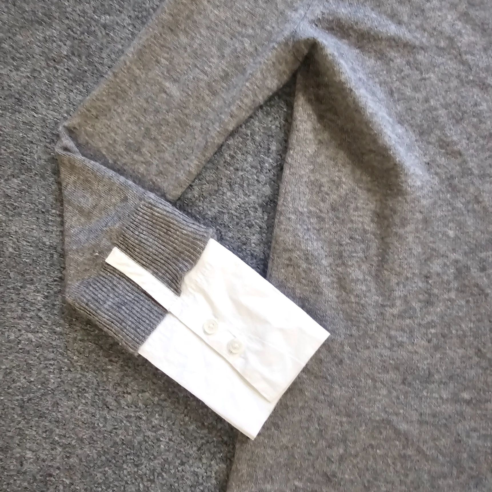 J.Crew J.CREW Sweater Top Womens Small Gray Wool Button Cuffs V-Neck Casual Career Shirt Size S / US 4 / IT 40 - 4 Thumbnail