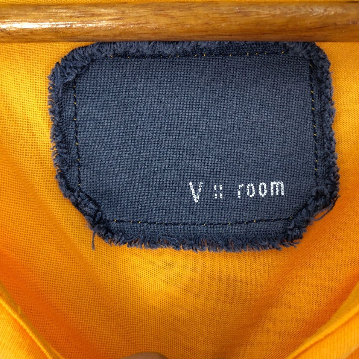 V::Room V :: ROOM Long Sleeve Japanese Brand Size US S / EU 44-46 / 1 - 4 Thumbnail