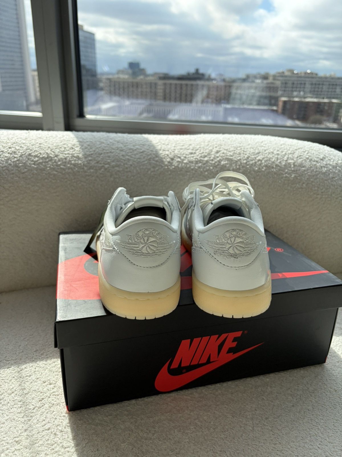 Nike Aur Jordan 1 Retro Low OG Coconut Milk Size US 9 / EU 42 - 2 Thumbnail