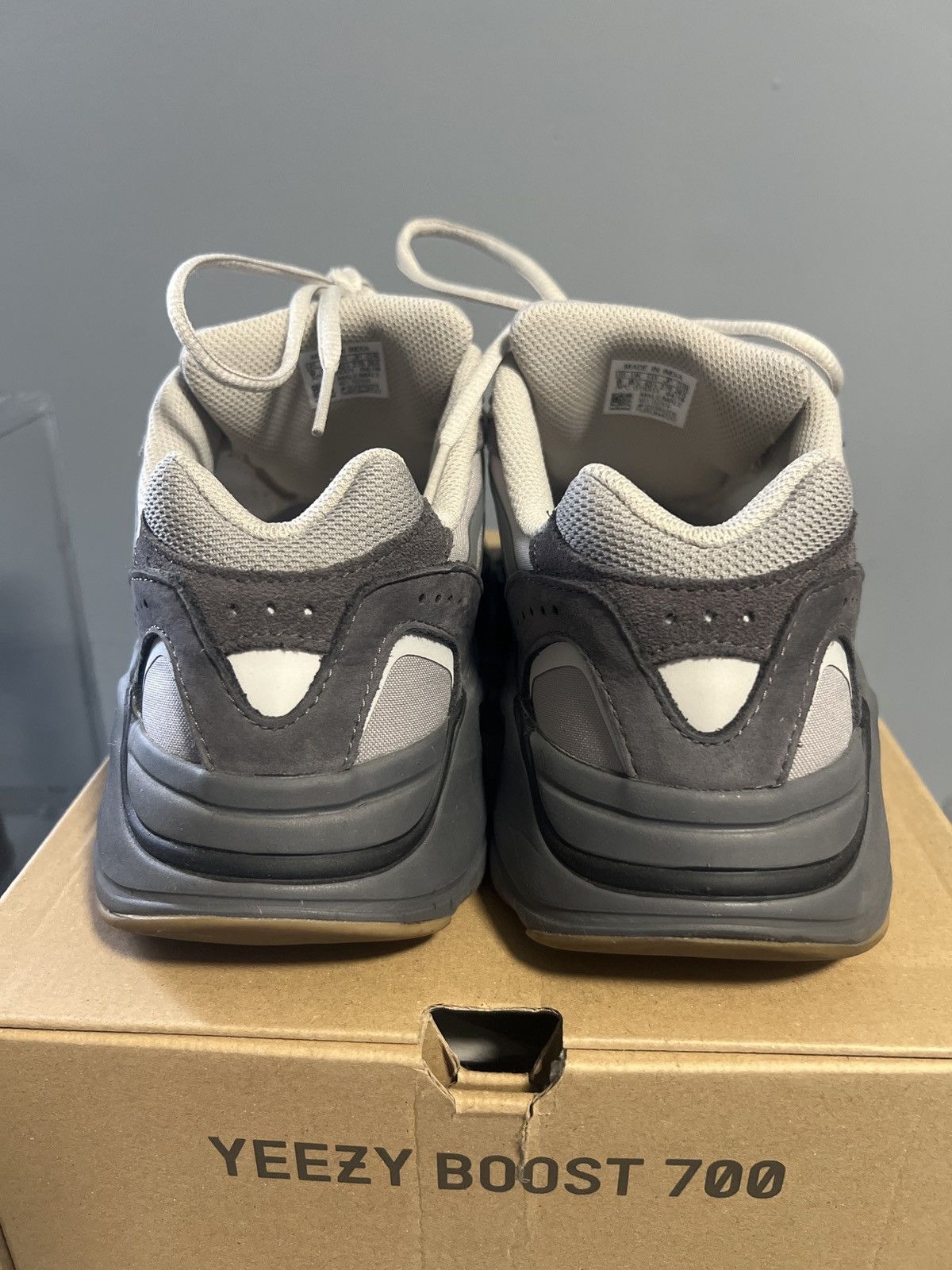 Adidas Yeezy 700 v2