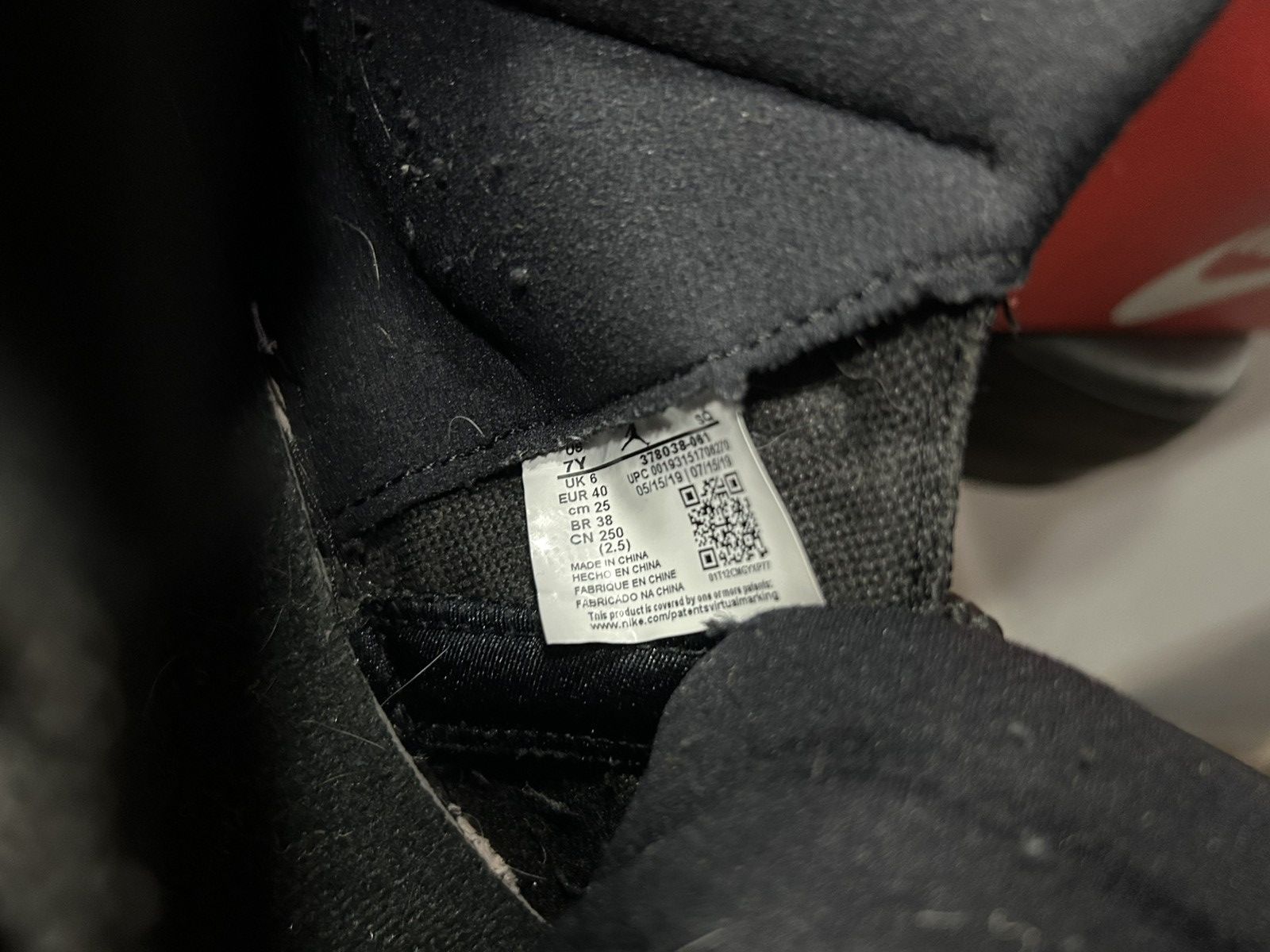 Jordan Brand × Nike Air Jordan 11 Bred Size US 7 / EU 40 - 6 Thumbnail