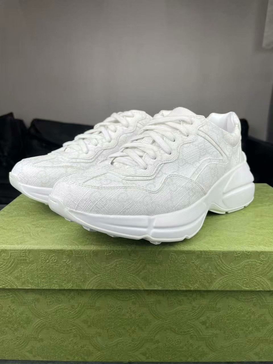 Gucci Gucci White Lowtop Sneakers 38 Women Size US 7.5 / IT 37.5 - 1 Thumbnail