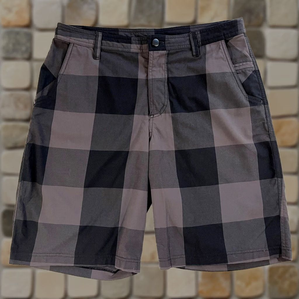 Lululemon Lululemon Kahuna Plaid Shorts Mens 34 Casual Chino 10" Inseam Black Gray Size US 34 / EU 50 - 1 Thumbnail
